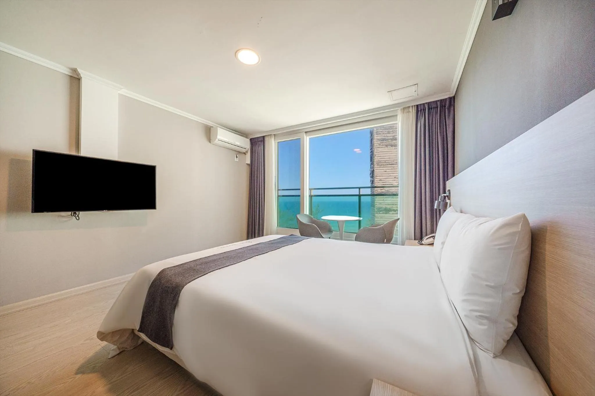 Bed in Gyeongpo Soo Hotel