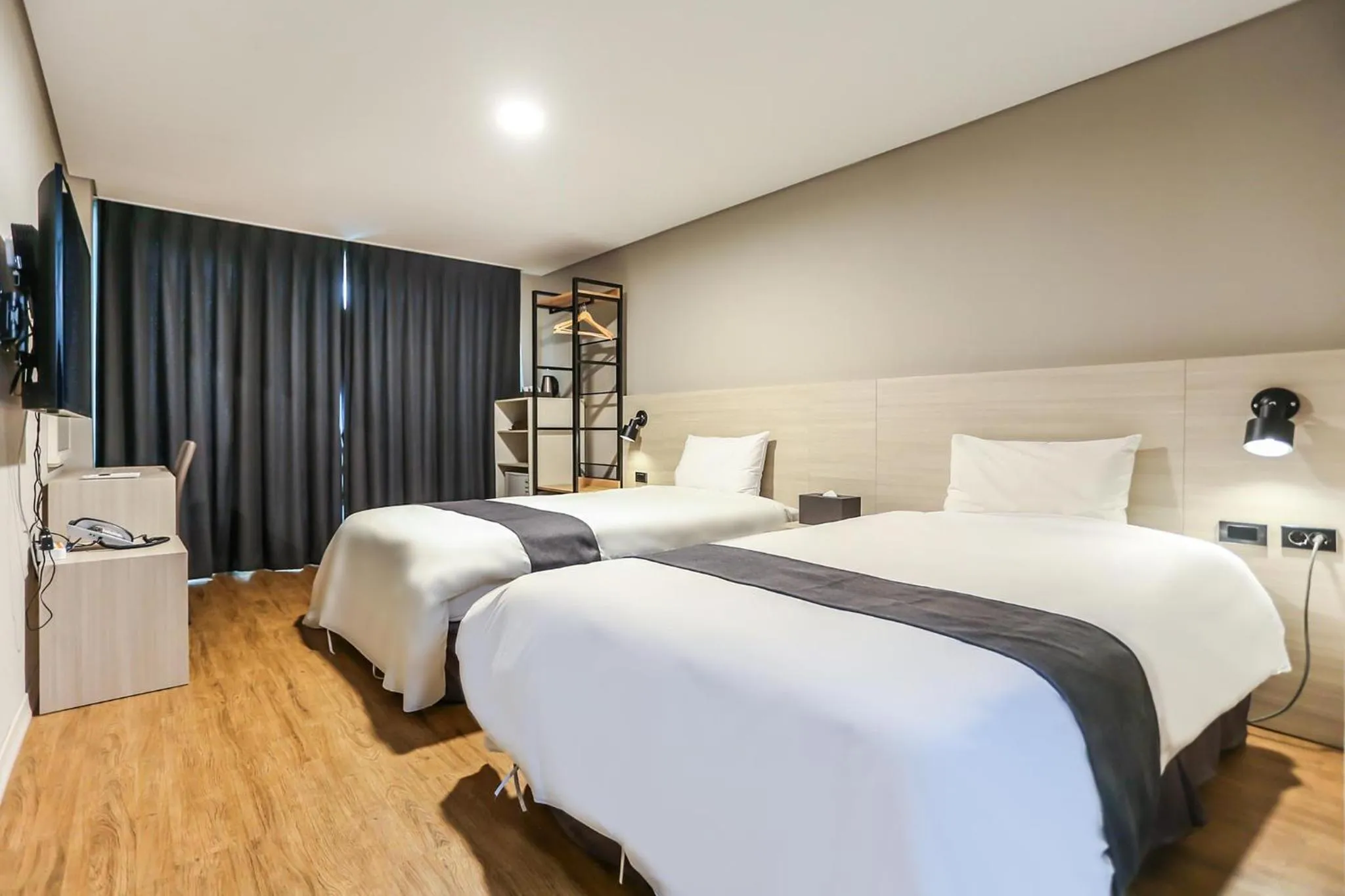 Bedroom, Bed in Gyeongpo Soo Hotel