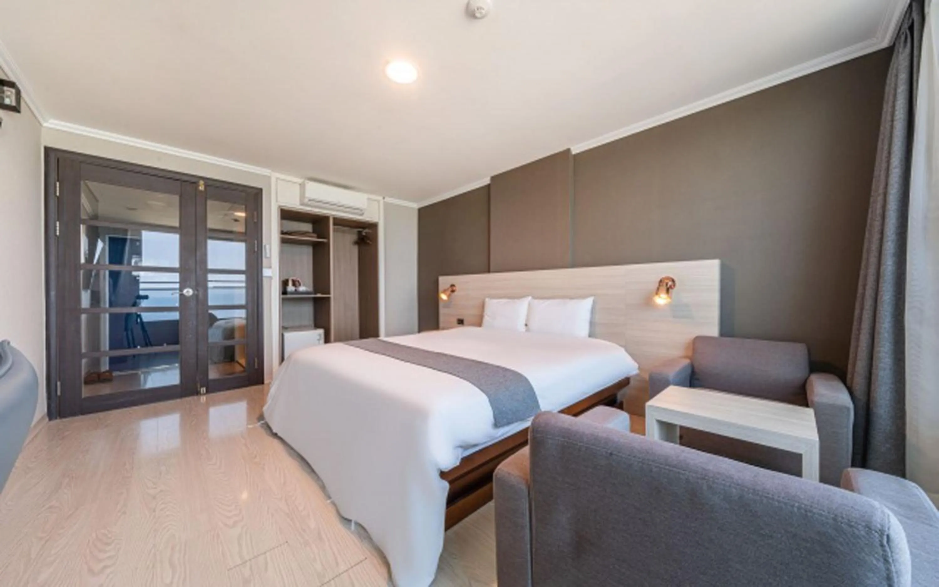 Bed in Gyeongpo Soo Hotel