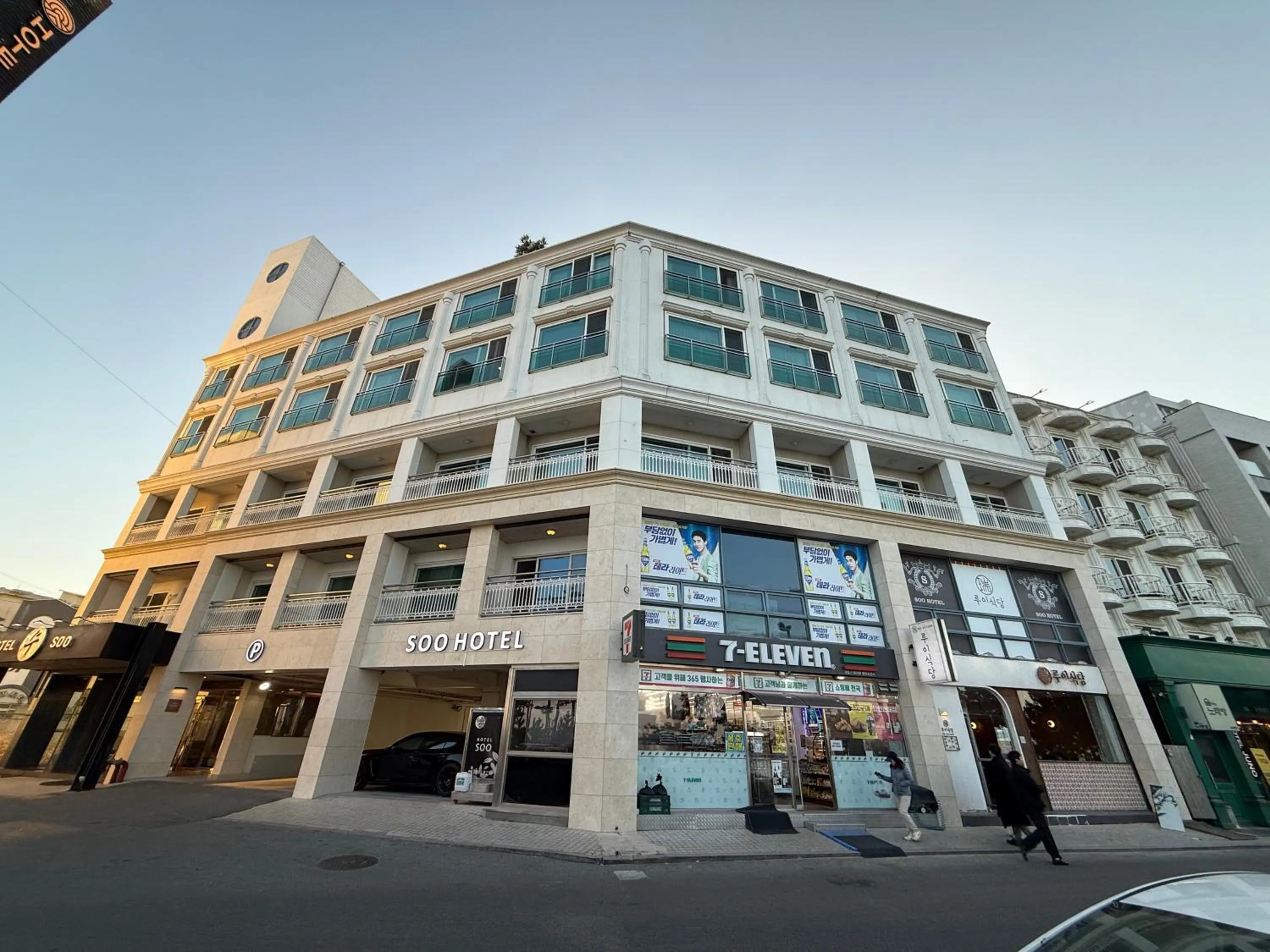 Property building in Gyeongpo Soo Hotel