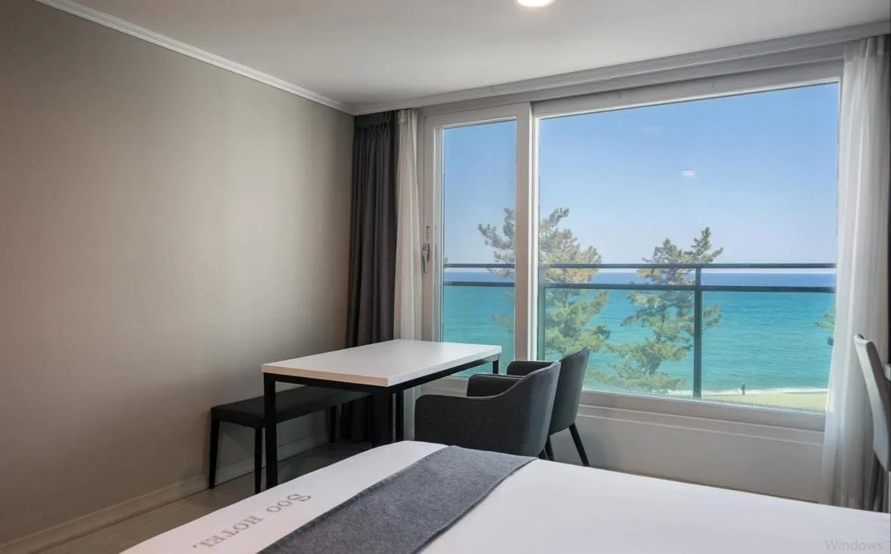 Bed in Gyeongpo Soo Hotel