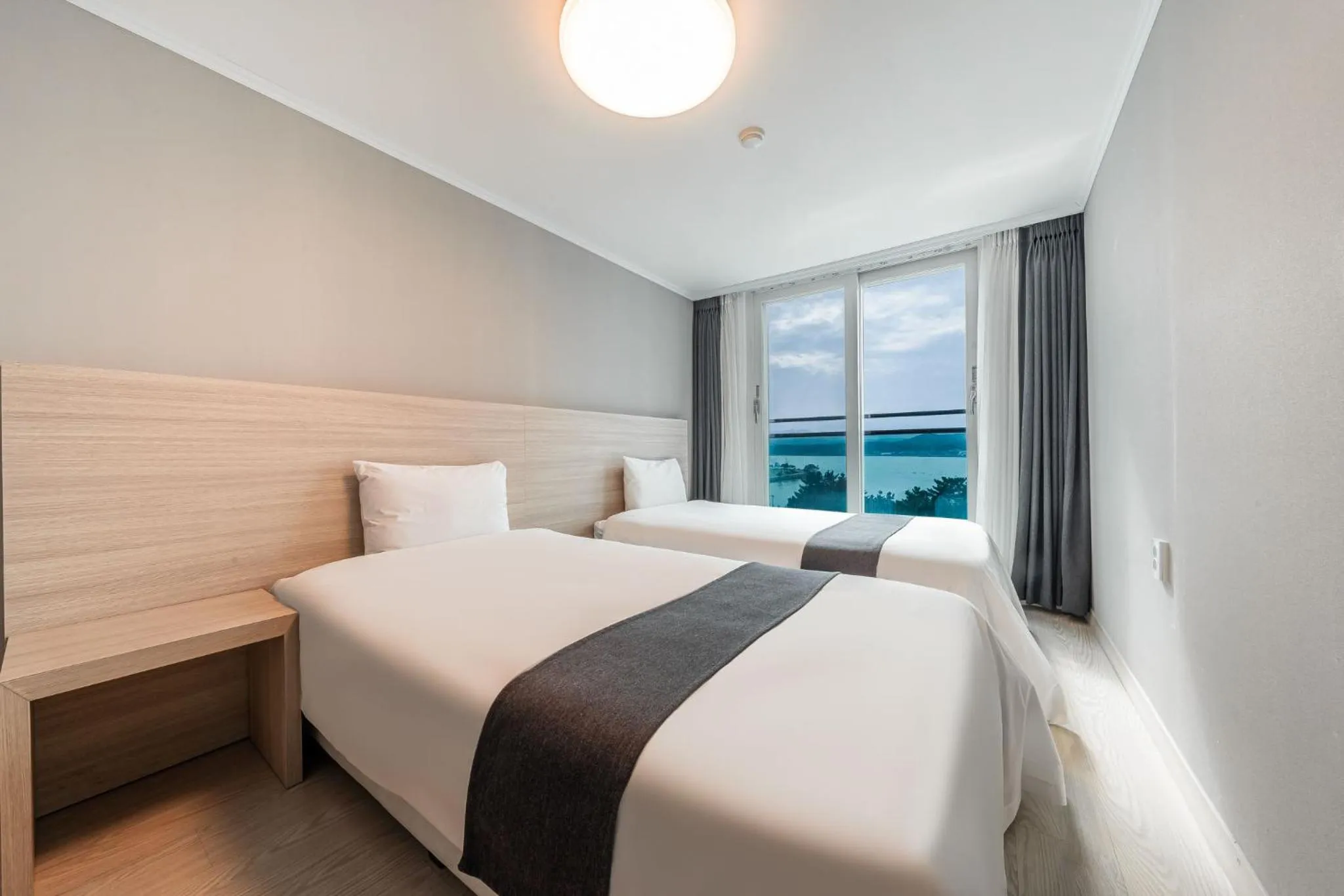 Bed in Gyeongpo Soo Hotel