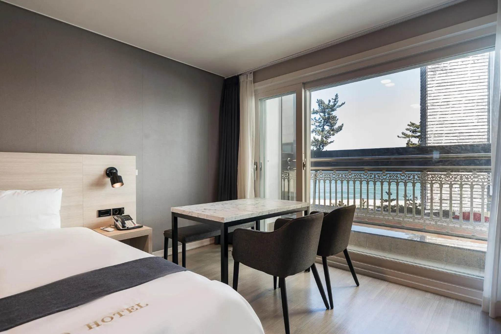 Bed in Gyeongpo Soo Hotel