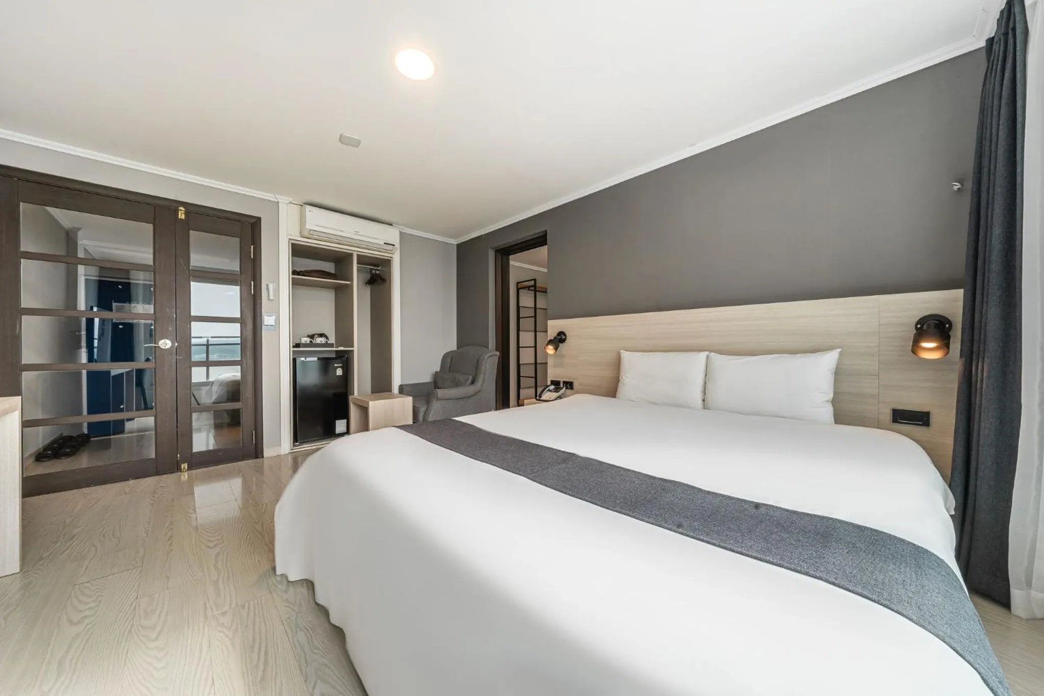 Bed in Gyeongpo Soo Hotel