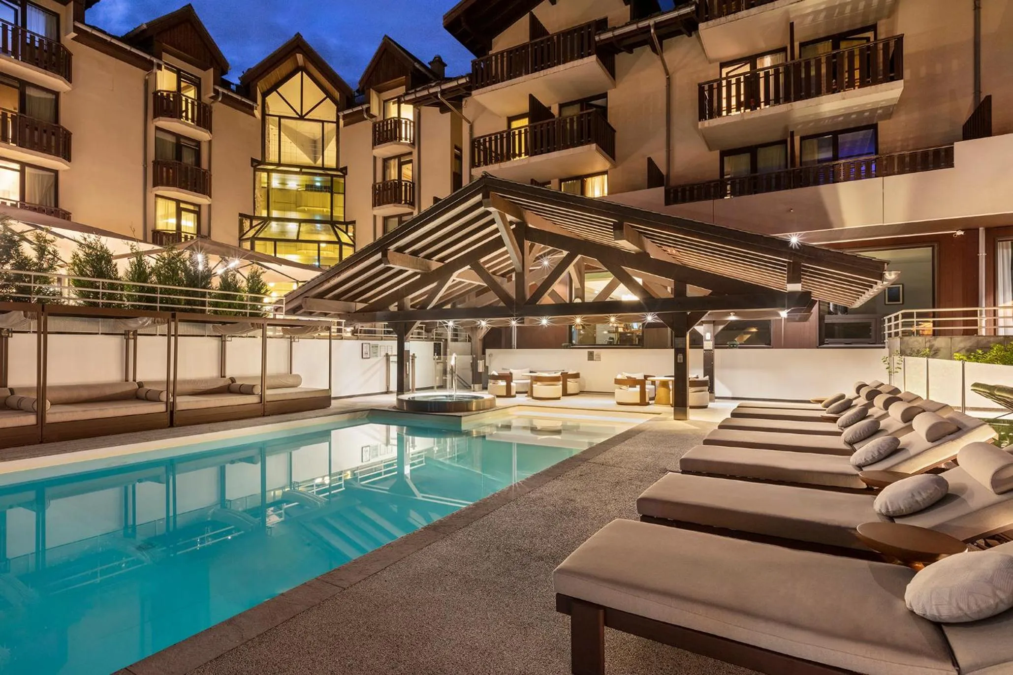 Swimming pool in Hôtel Les Aiglons Chamonix