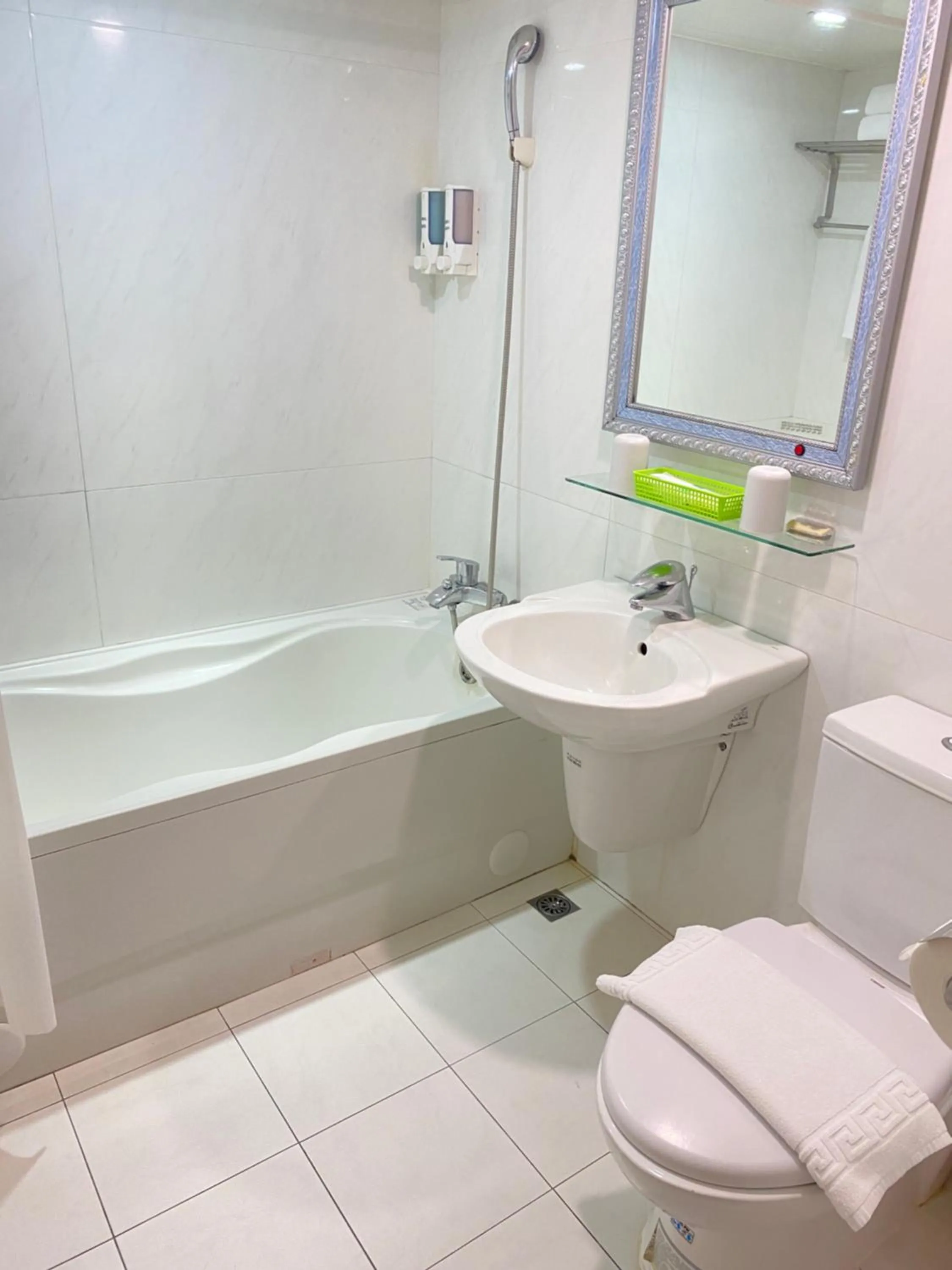 Shower, Bathroom in Taipei Hotel Zoo