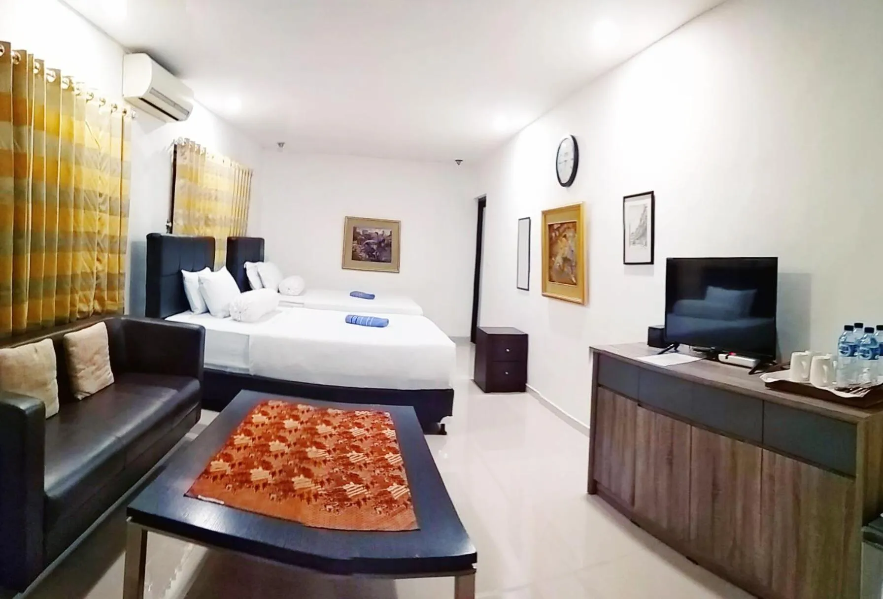 Photo of the whole room, Bed in Jos & Hanny Homestay