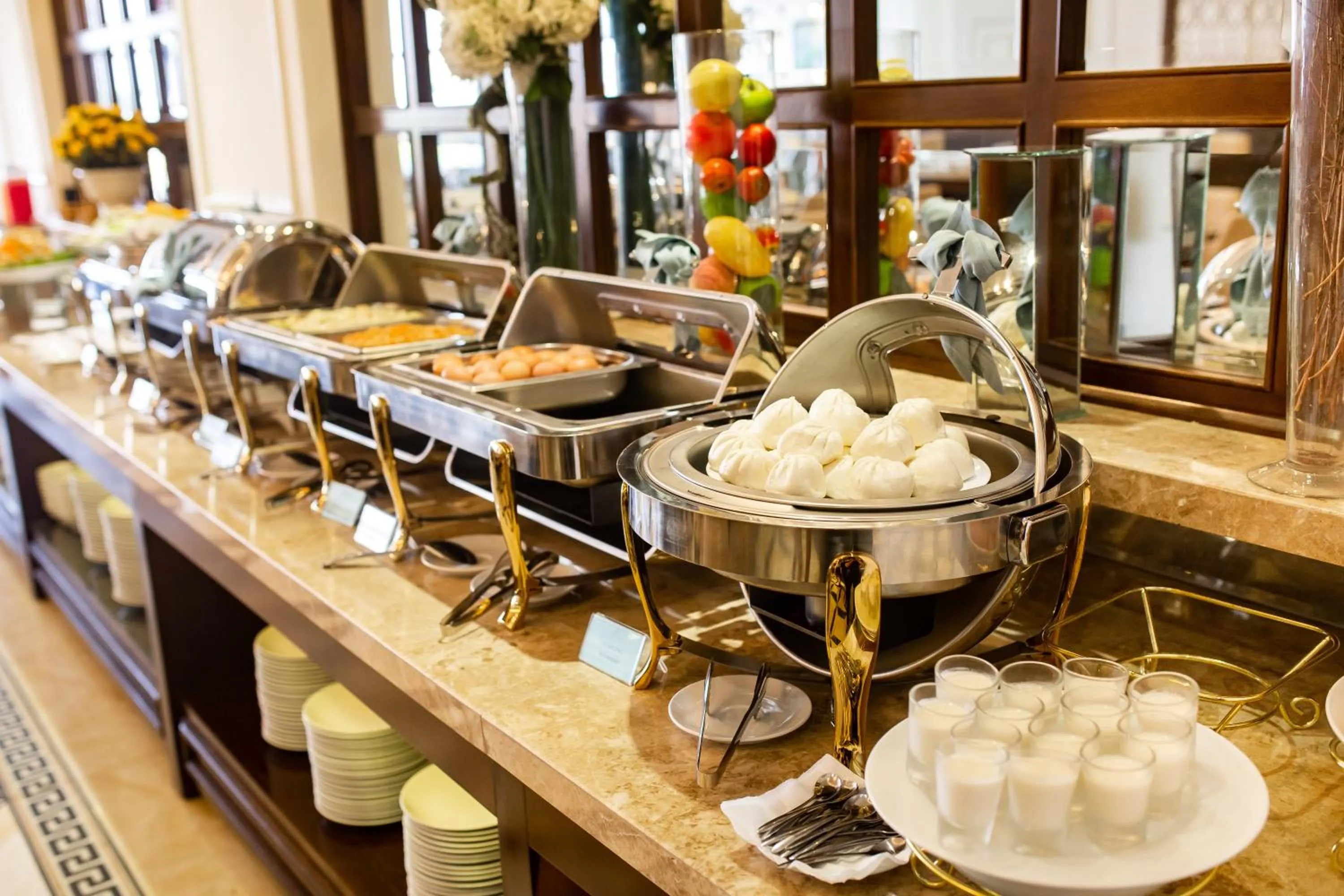 Restaurant/places to eat in Adaline Hotel and Suite