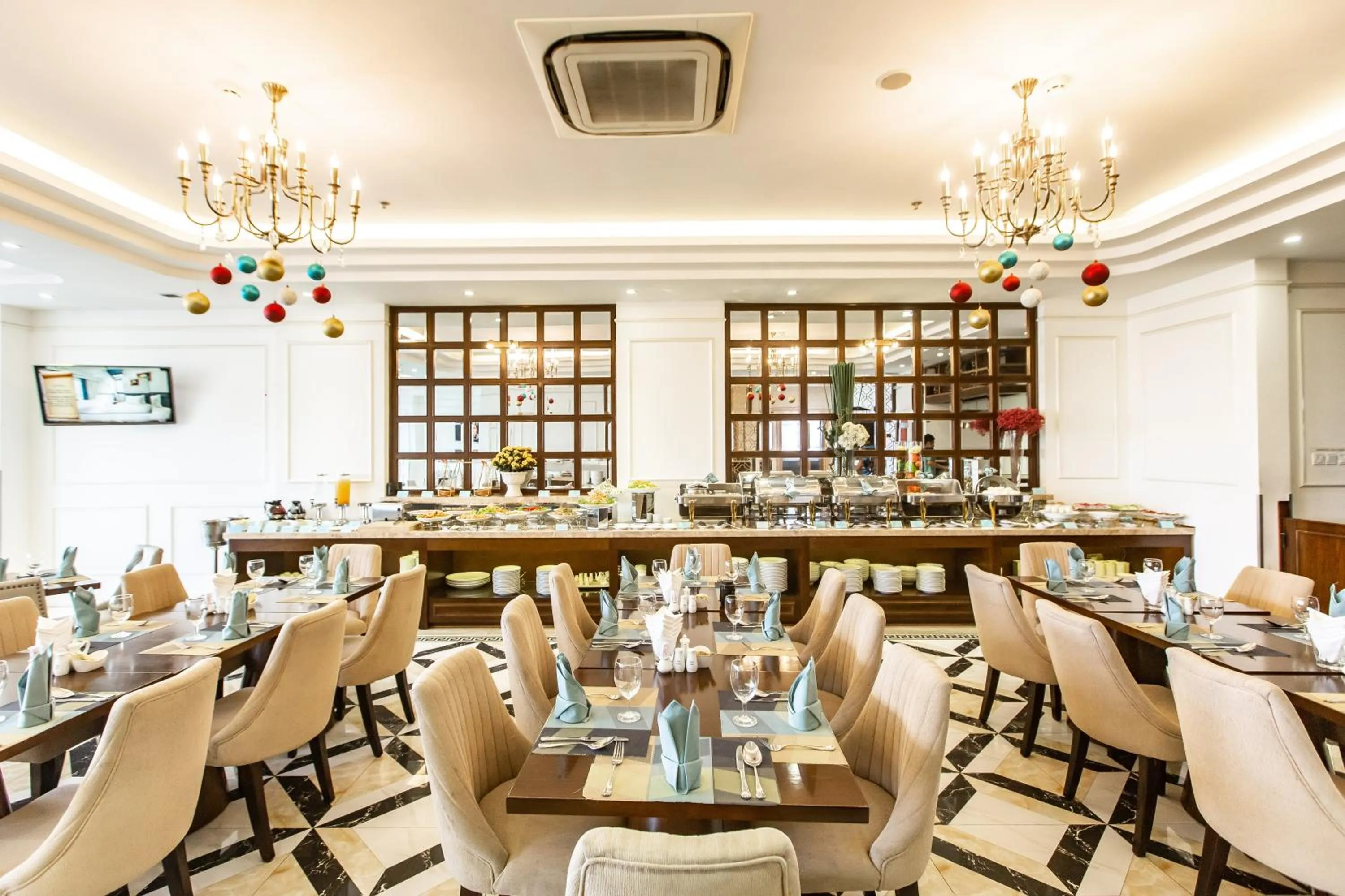 Restaurant/places to eat in Adaline Hotel and Suite