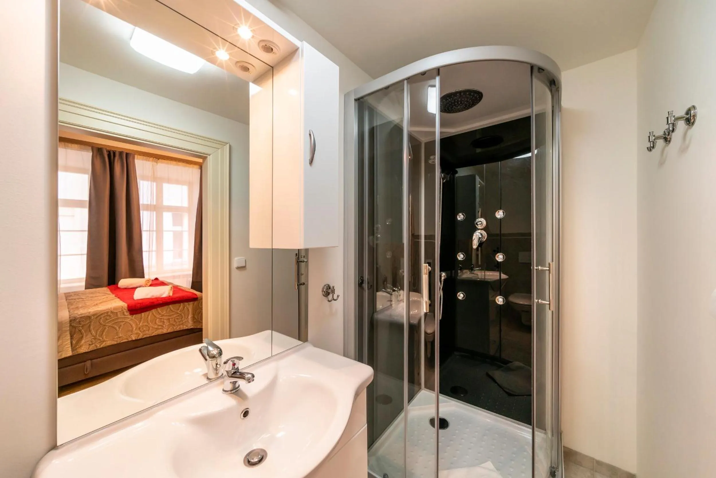 Shower in Old Town - Aparthotel Michalska