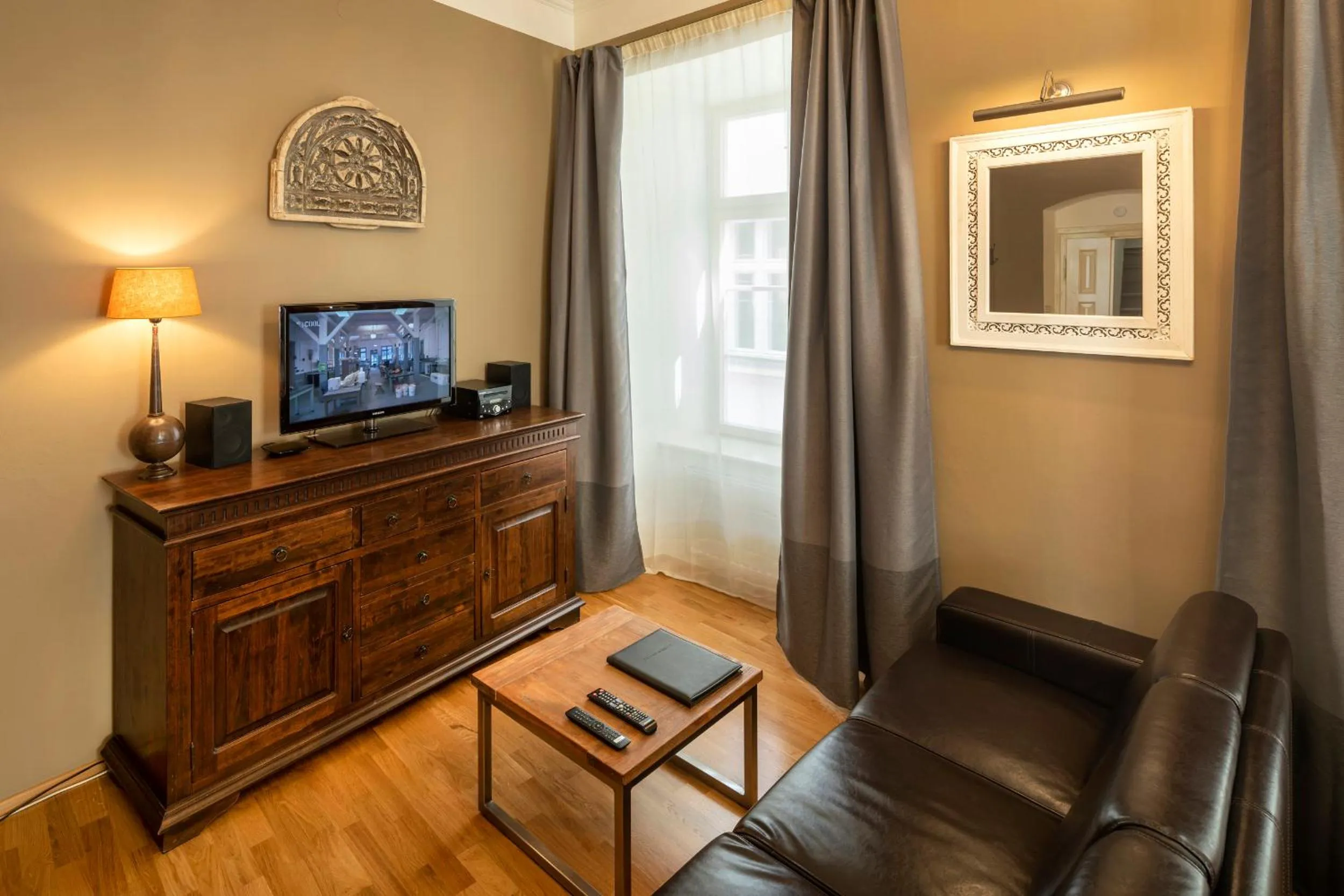 TV and multimedia in Old Town - Aparthotel Michalska