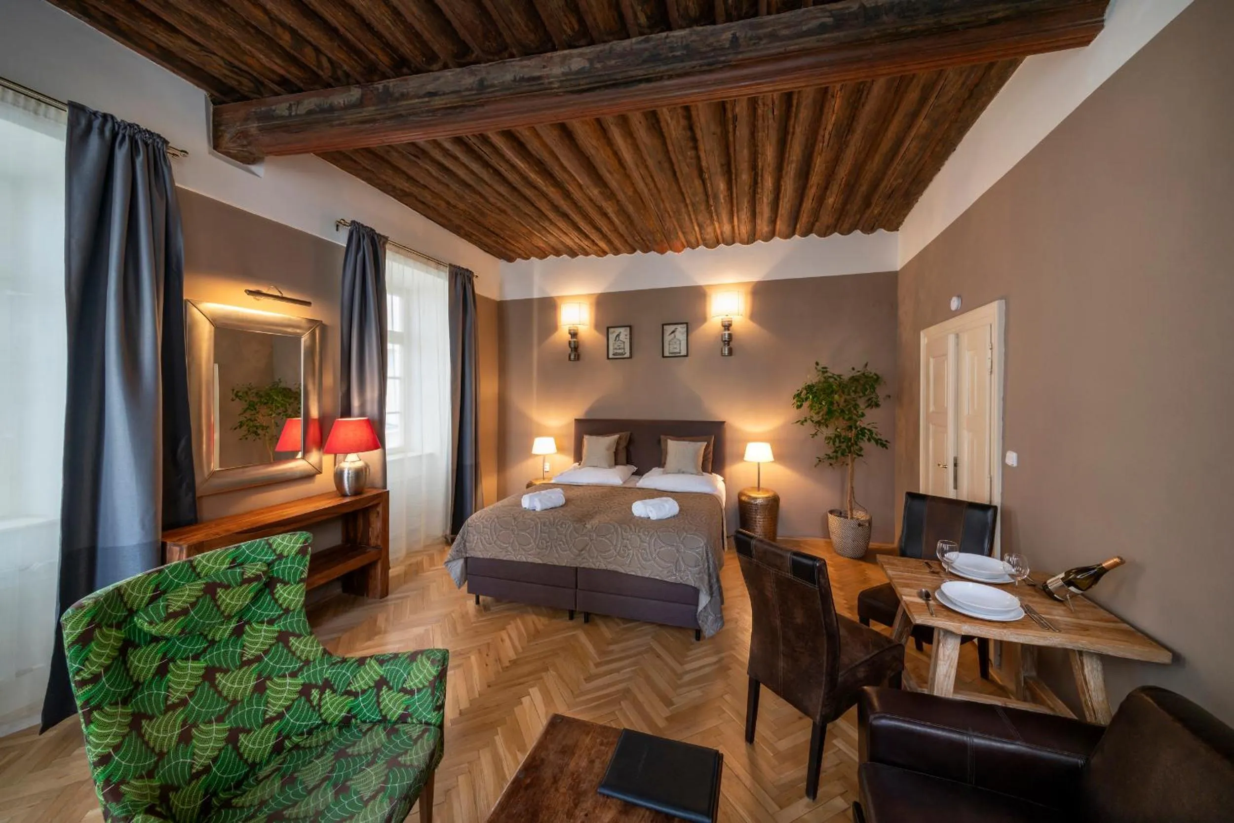 Dining area, Bed in Old Town - Aparthotel Michalska