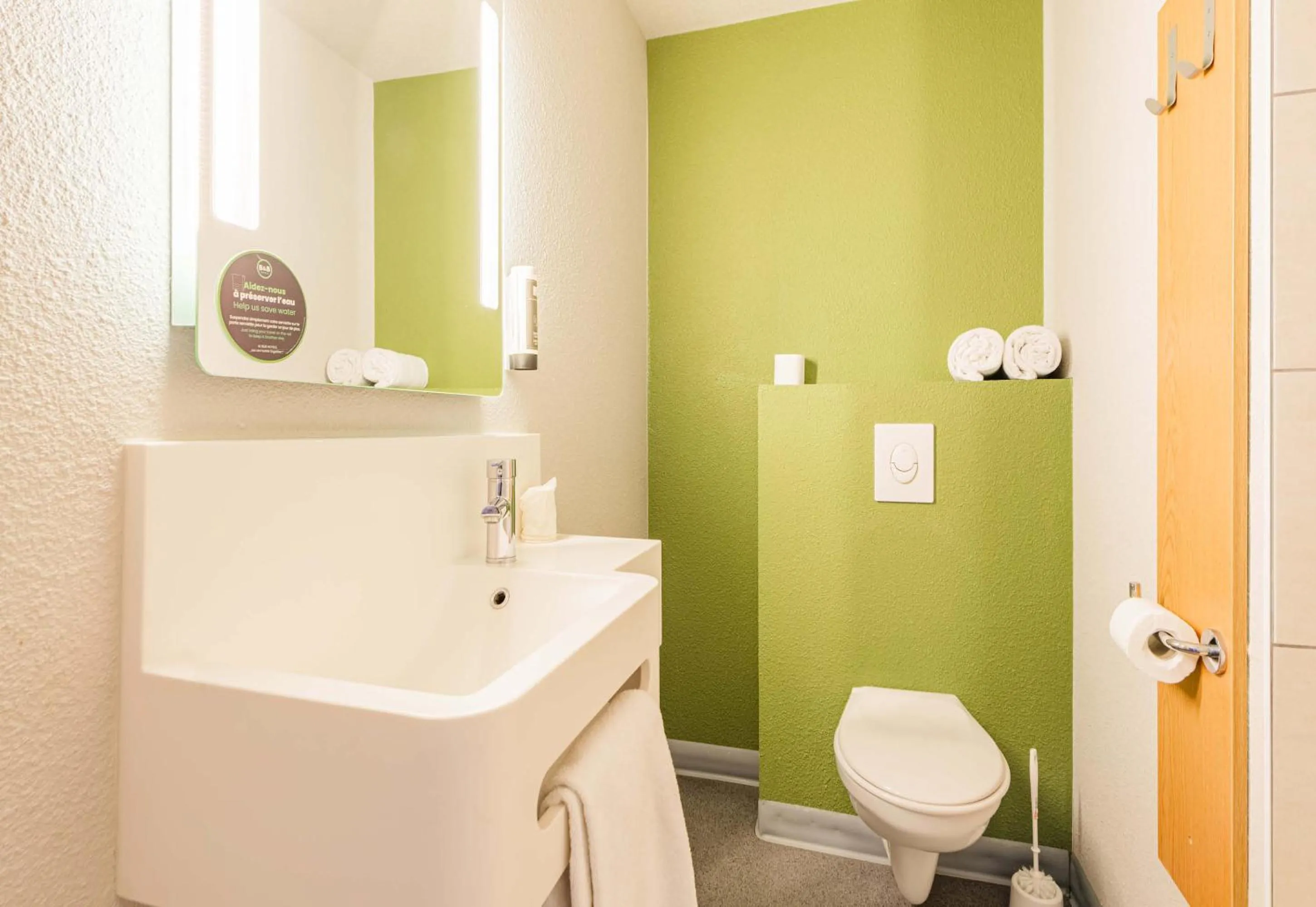 Bathroom in B&B HOTEL Colmar Expo