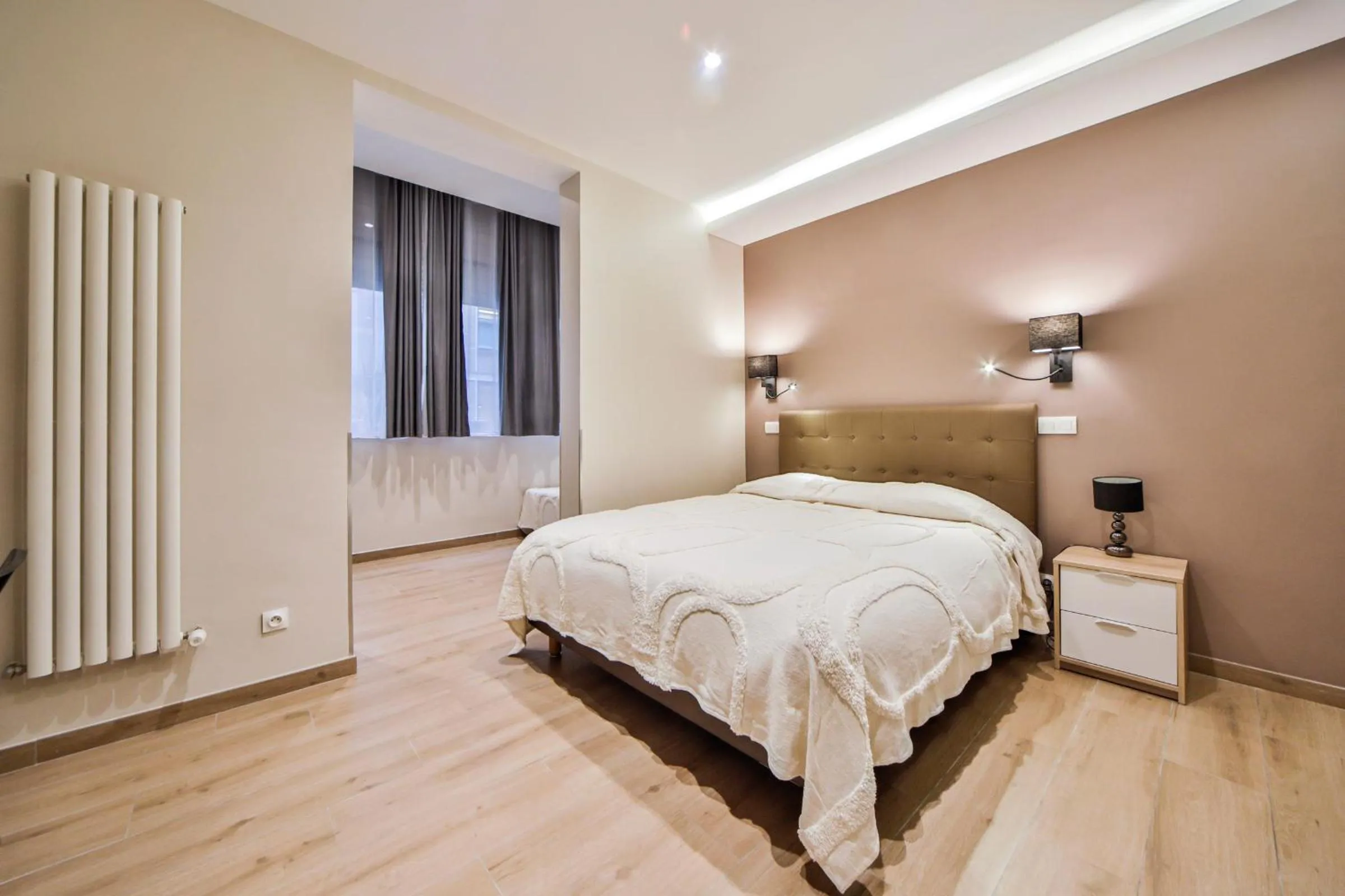 Bed in Blue Nights Apartments - Sébastopol