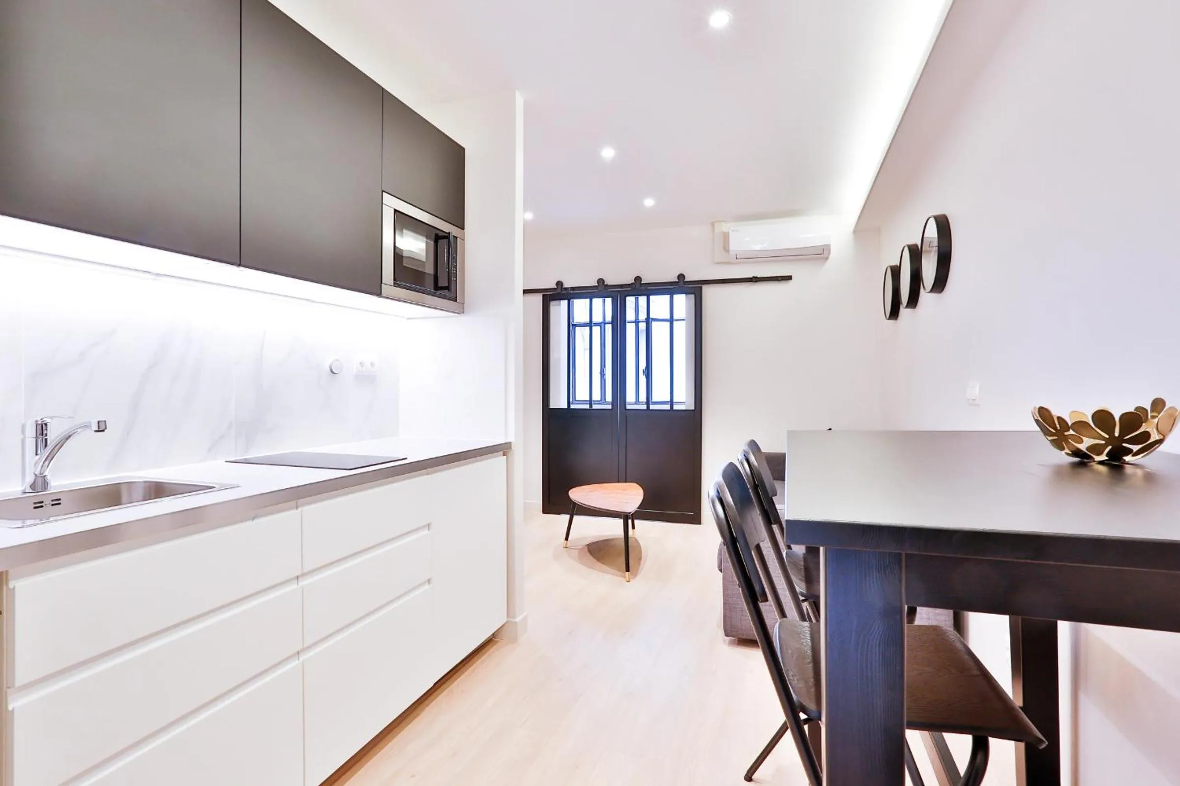 Kitchen or kitchenette in Blue Nights Apartments - Sébastopol