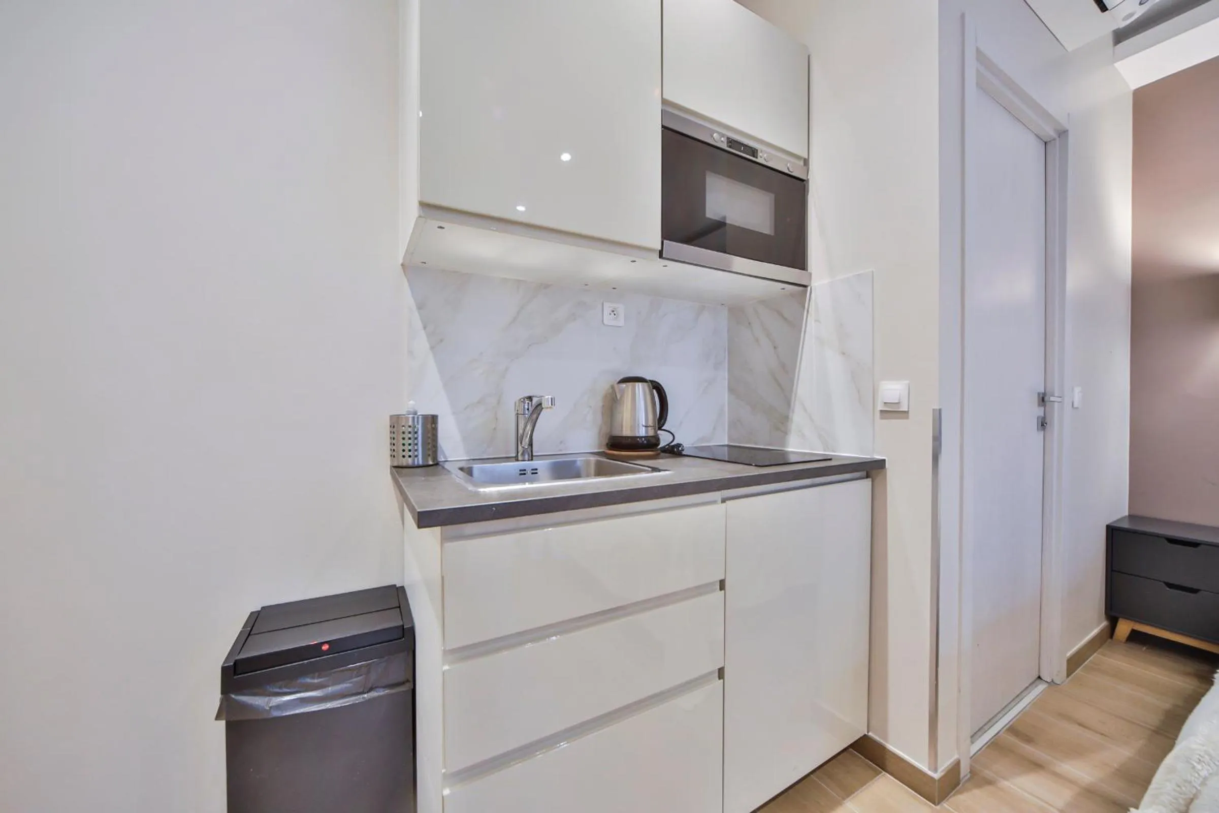 Kitchen or kitchenette in Blue Nights Apartments - Sébastopol