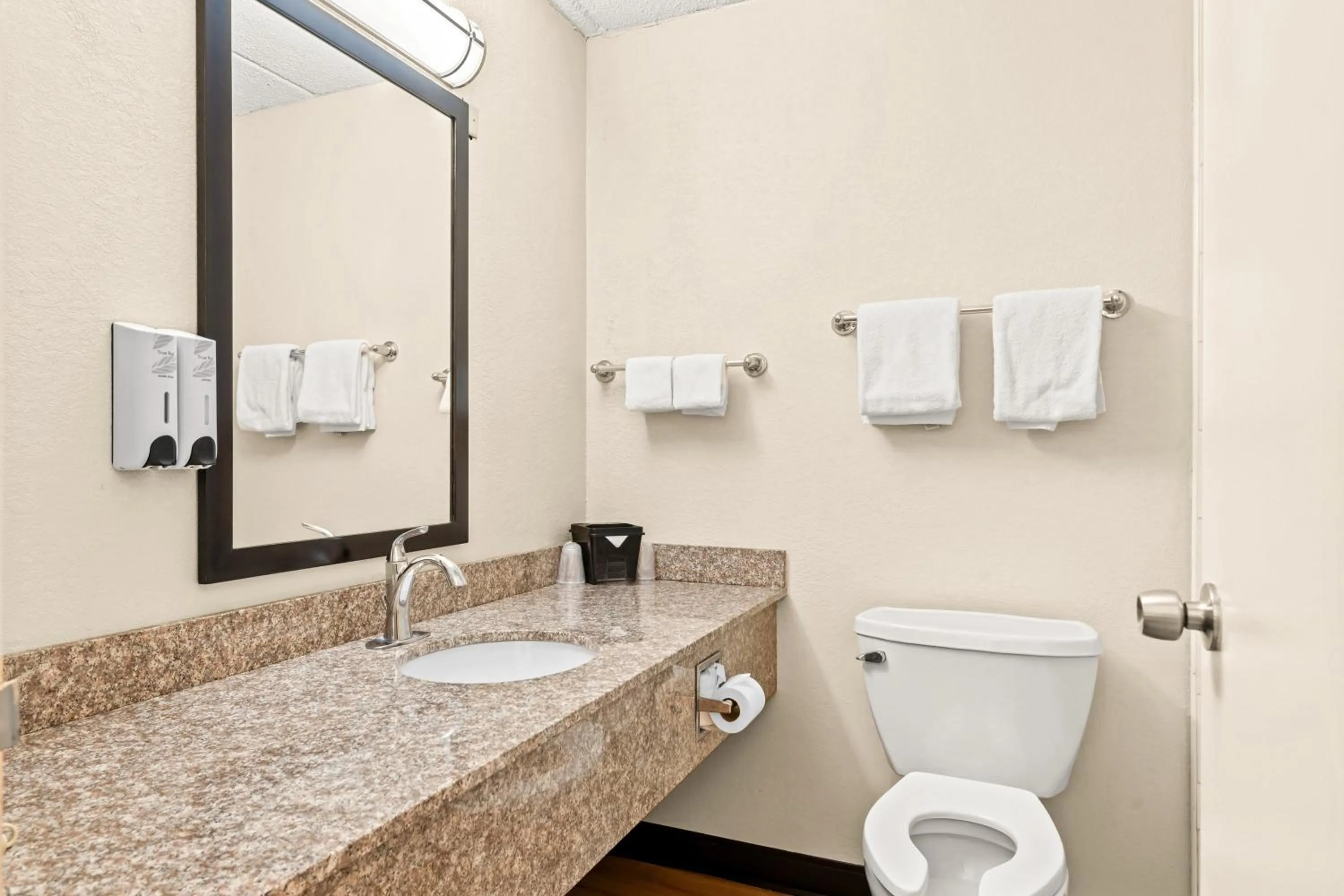 Bathroom in Red Roof Inn Cortland