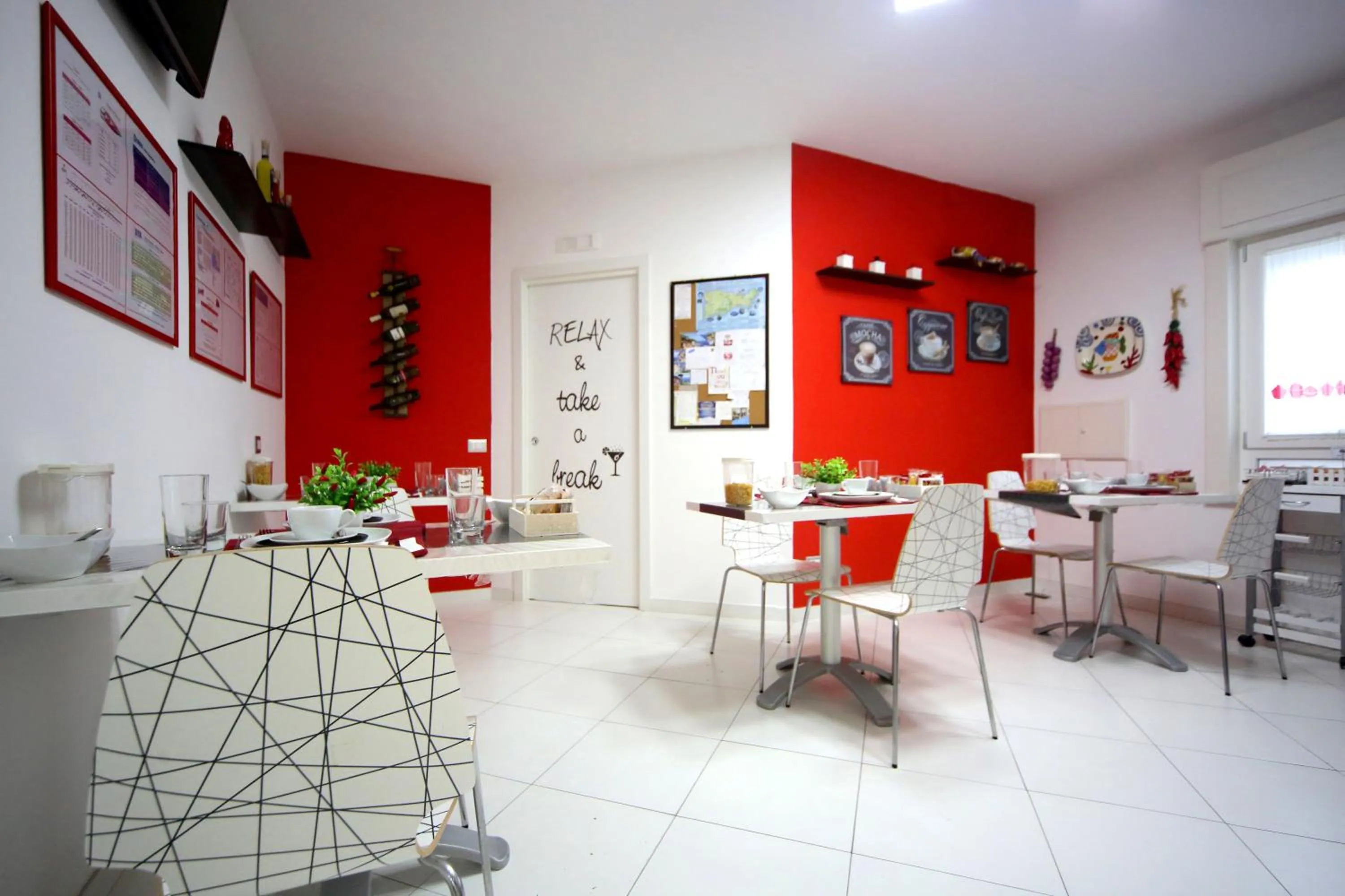 Communal kitchen in MaLu' B&B