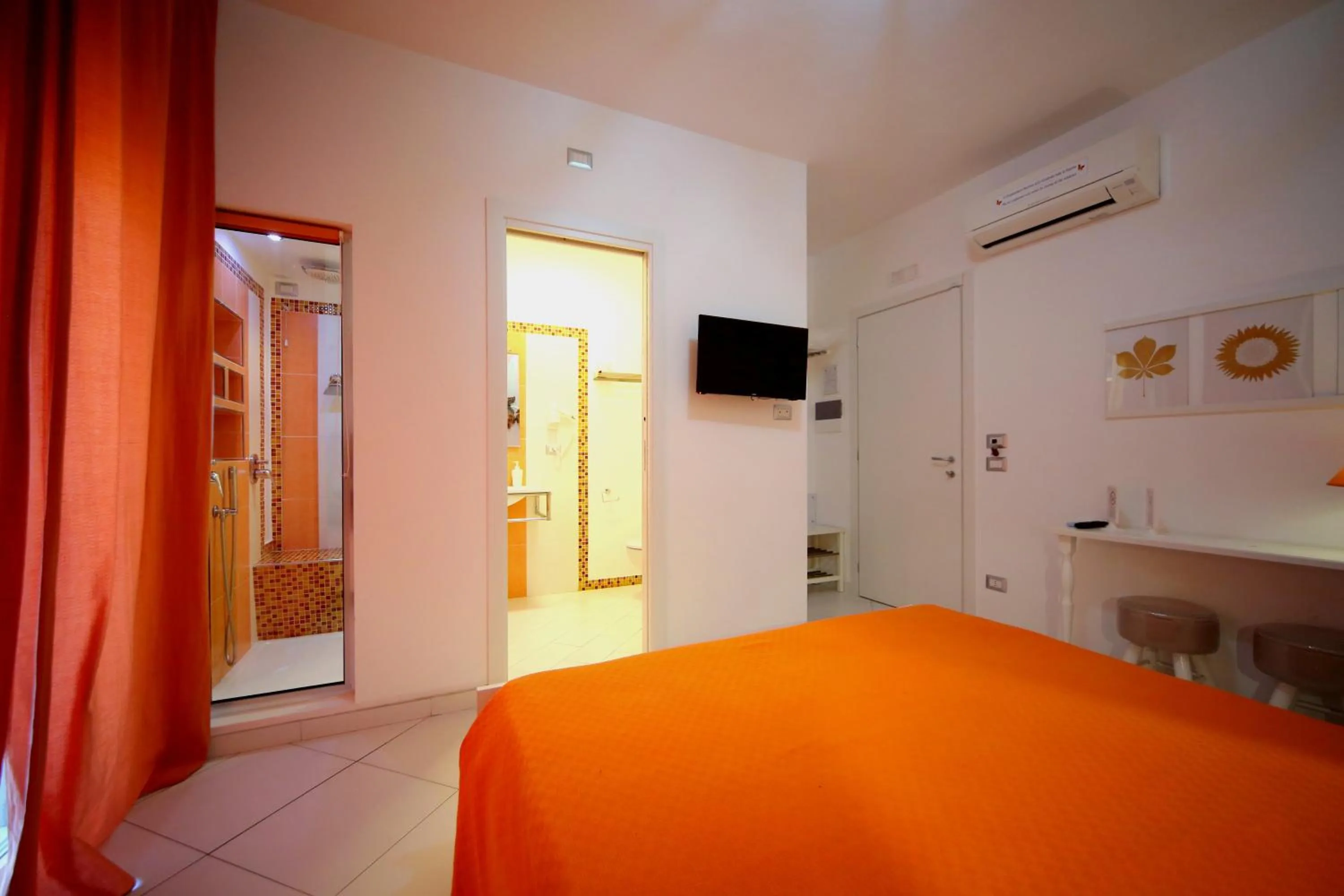 Photo of the whole room, Bed in MaLu' B&B