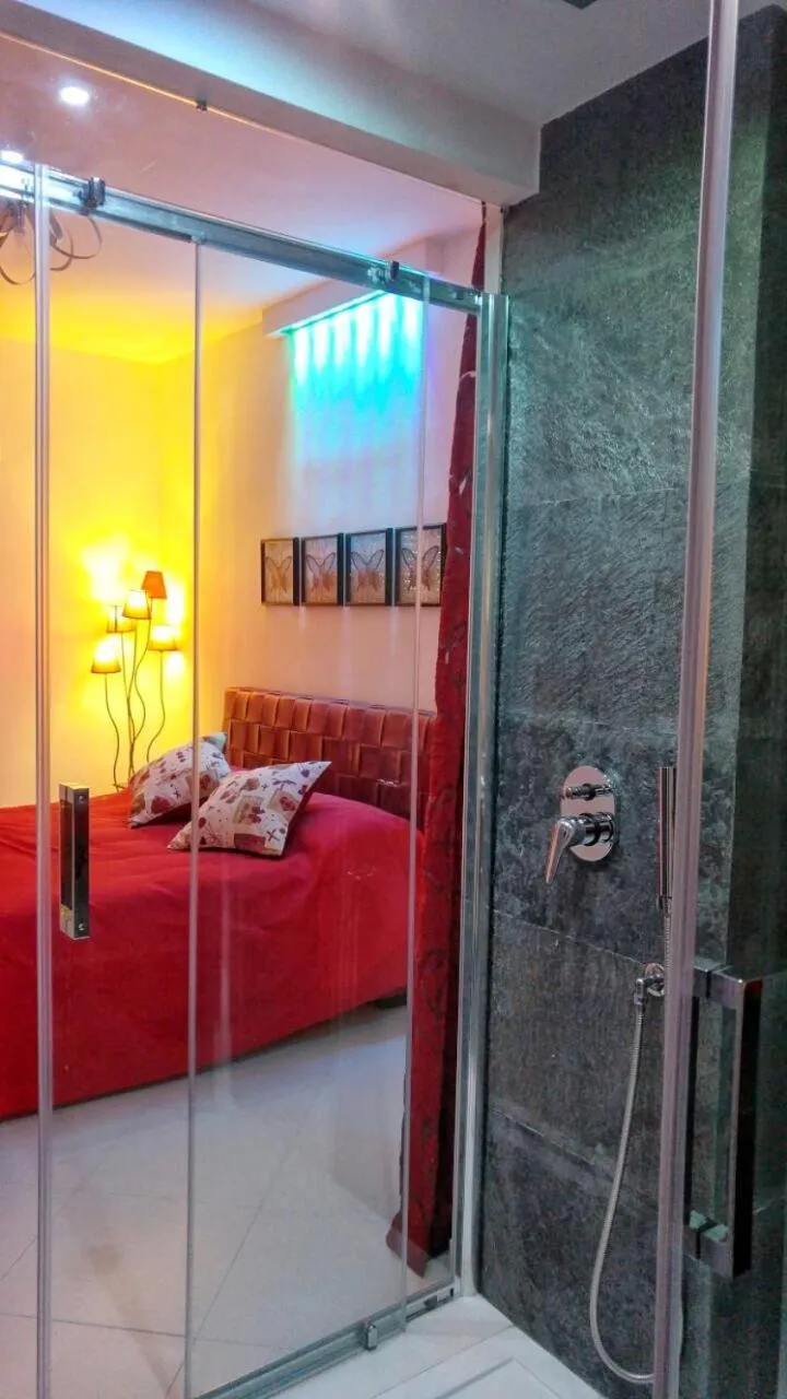 Photo of the whole room, Bed in MaLu' B&B