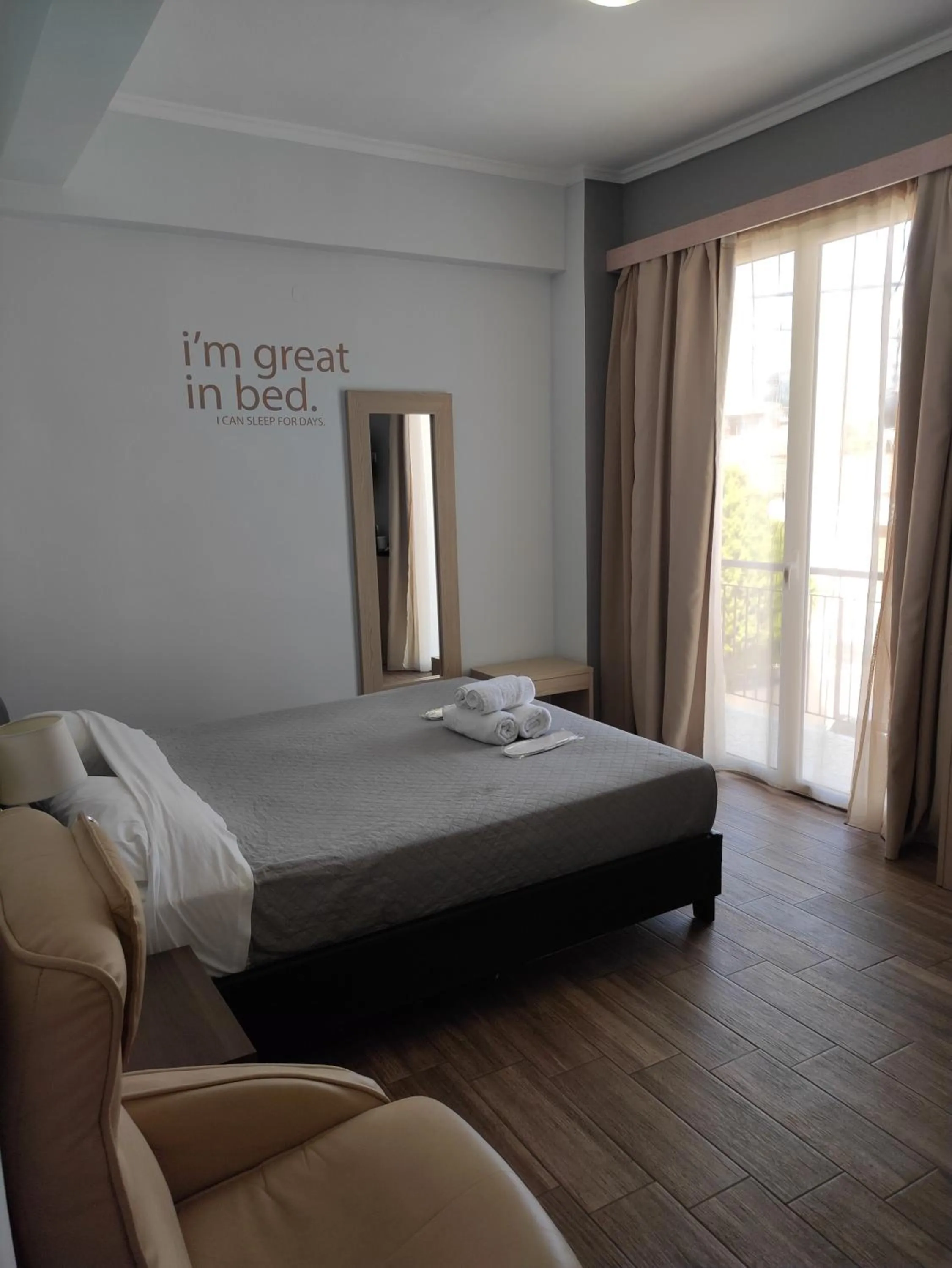 Bedroom, Bed in City Point Chios