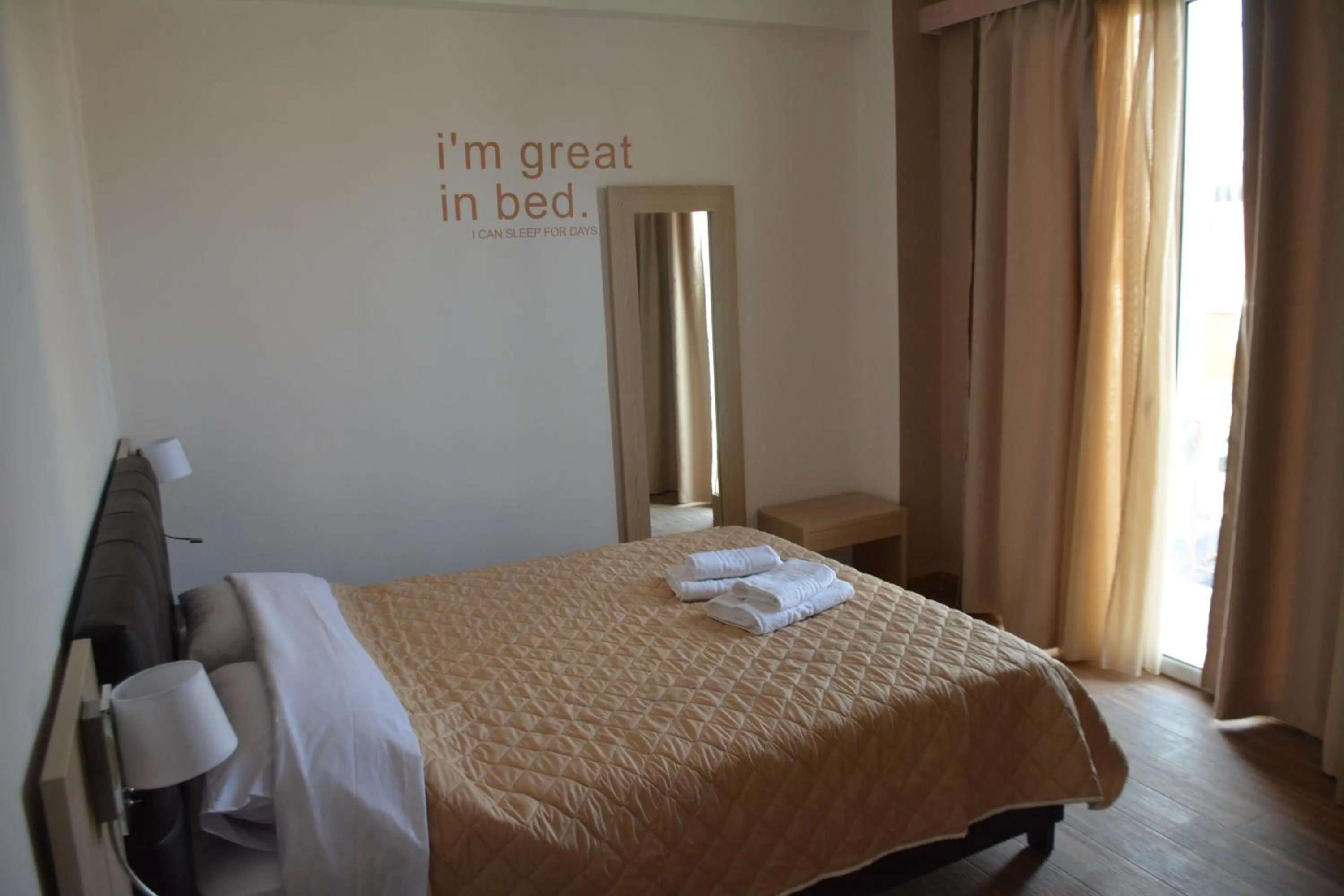 Photo of the whole room, Bed in City Point Chios