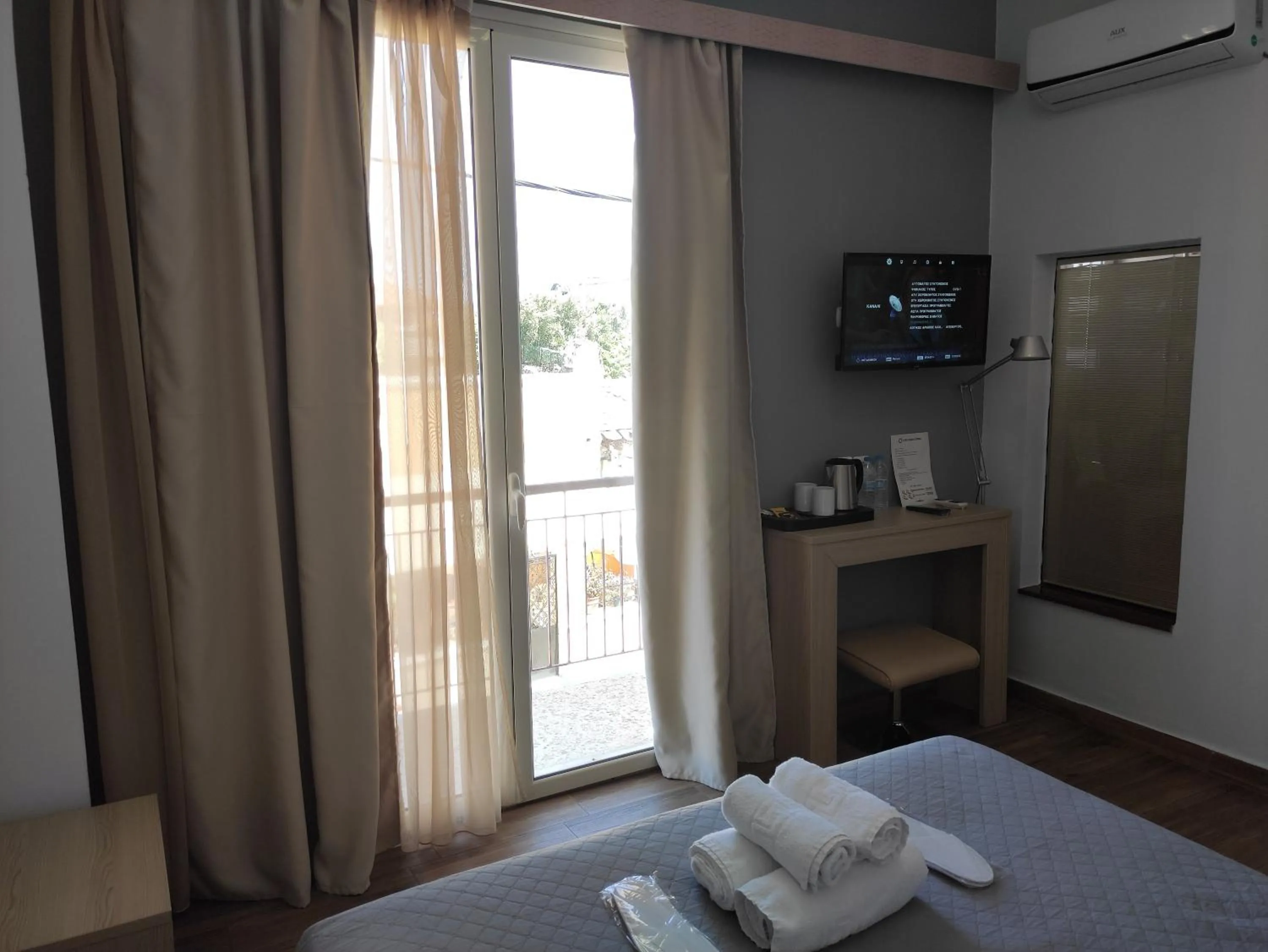 View (from property/room), Bed in City Point Chios