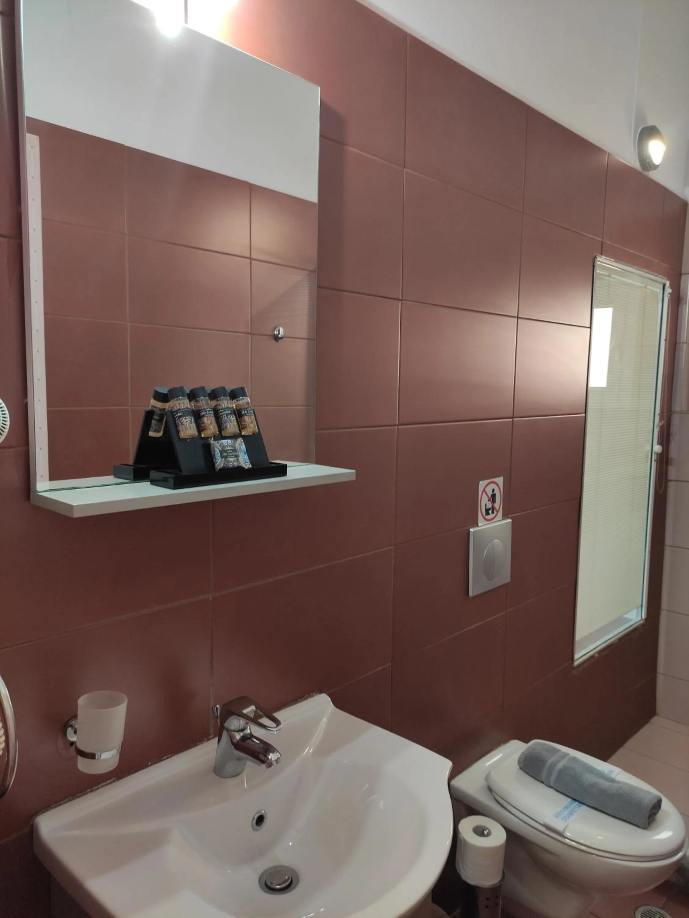 Bathroom in City Point Chios