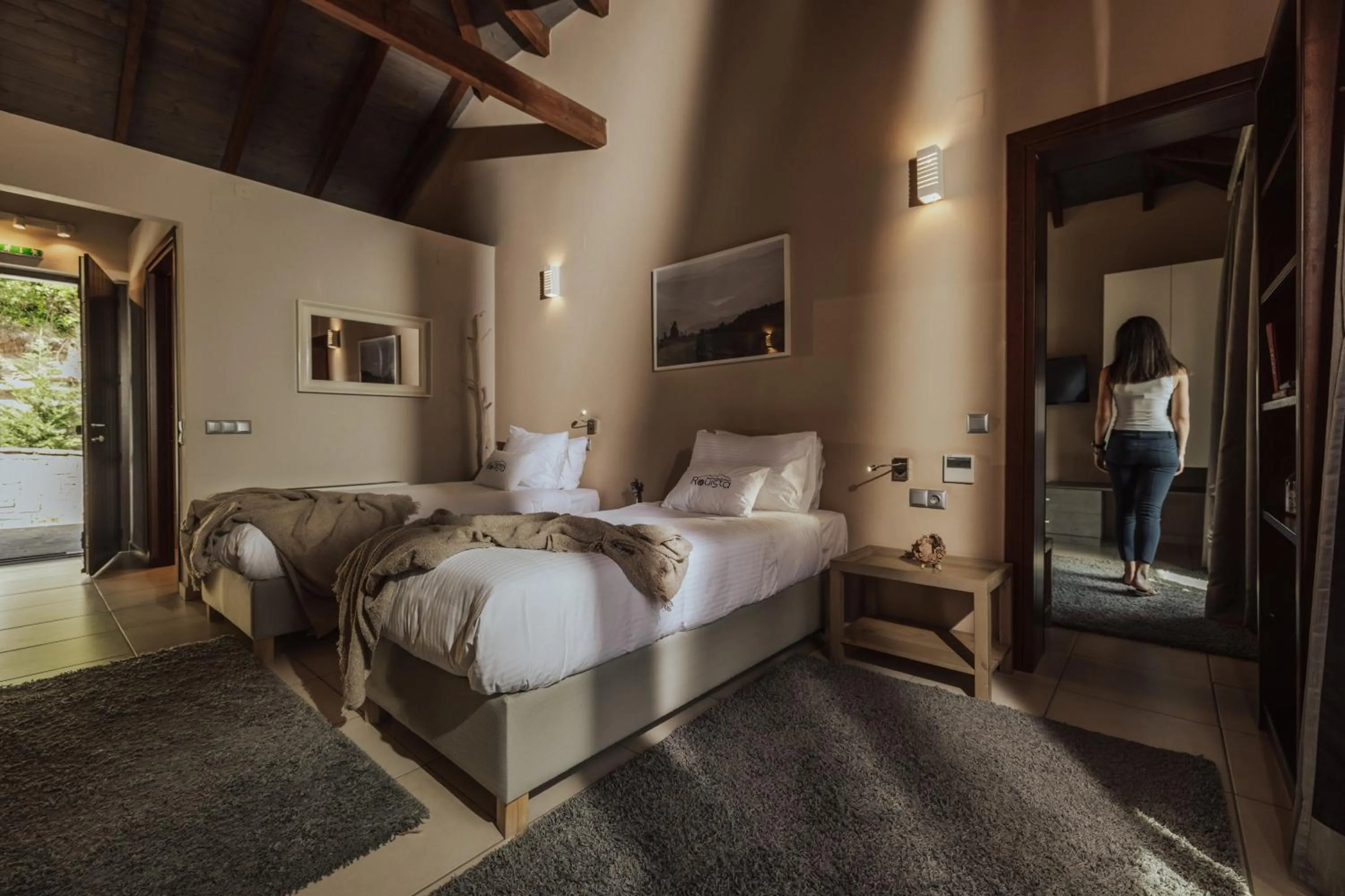 Photo of the whole room, Bed in Rouista Tzoumerka Resort