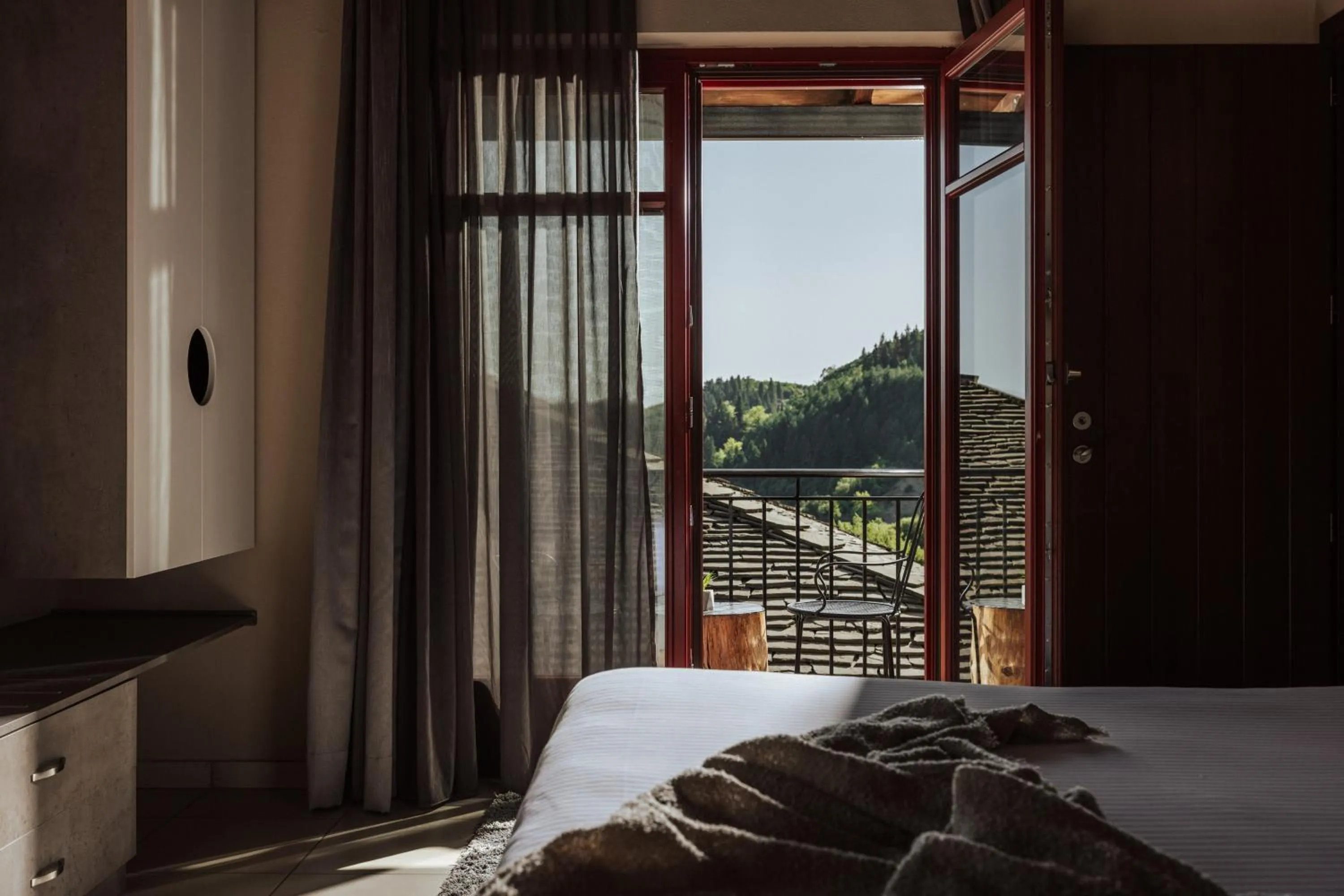 Bed in Rouista Tzoumerka Resort