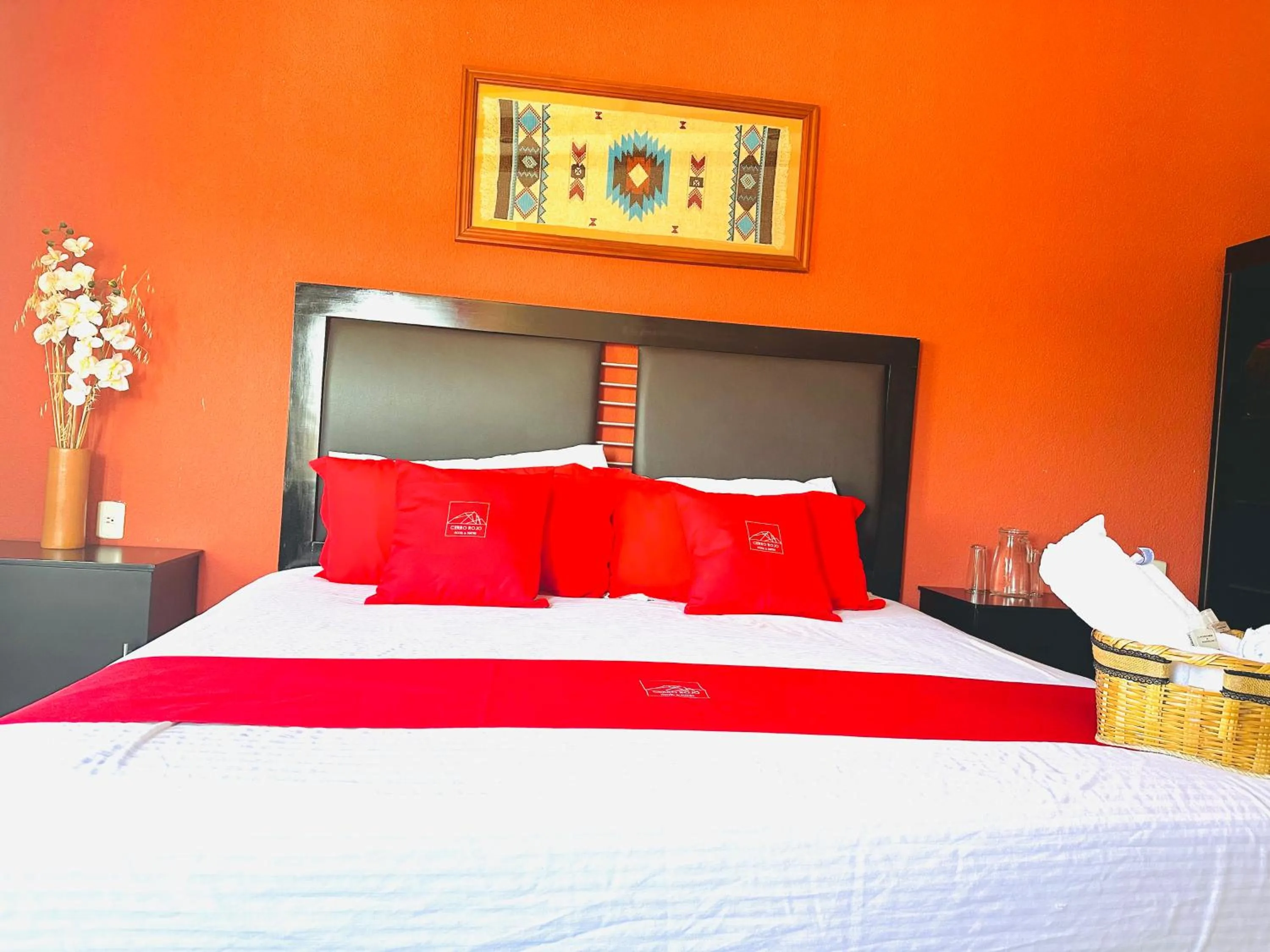Bedroom, Bed in Hotel & Suites Cerro Roj0