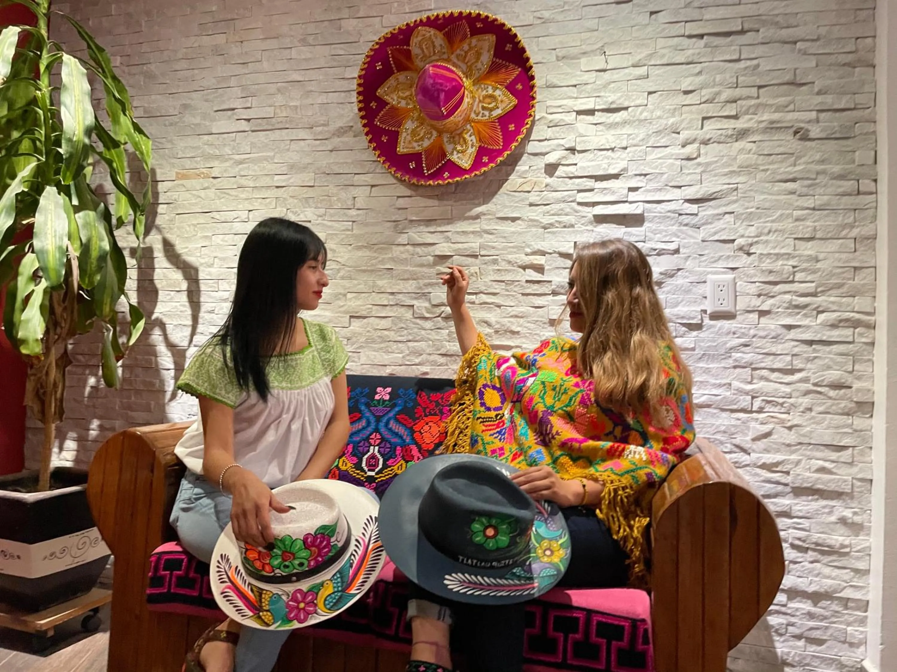 People in Hotel & Suites Cerro Roj0