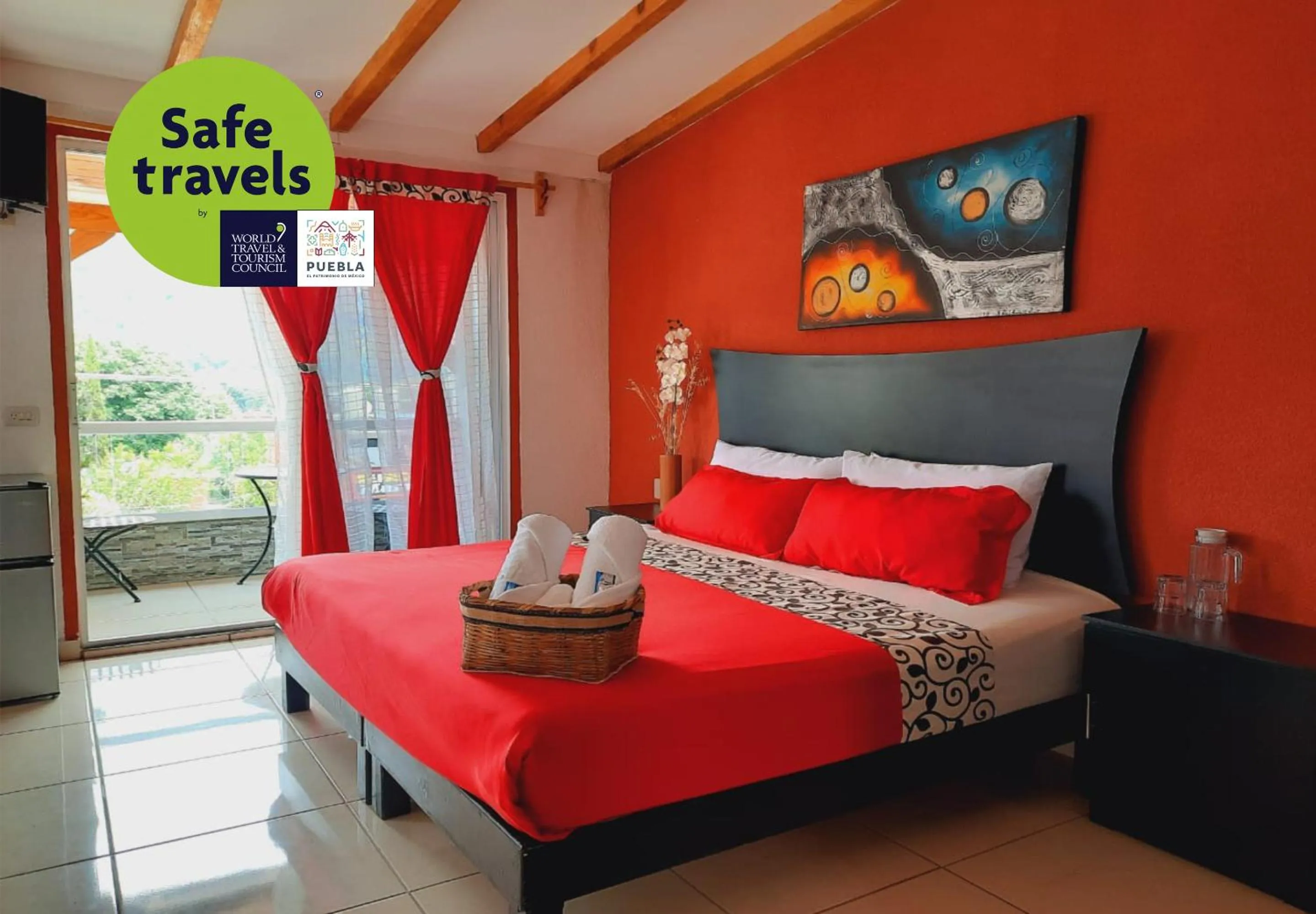 Balcony/Terrace, Bed in Hotel & Suites Cerro Roj0