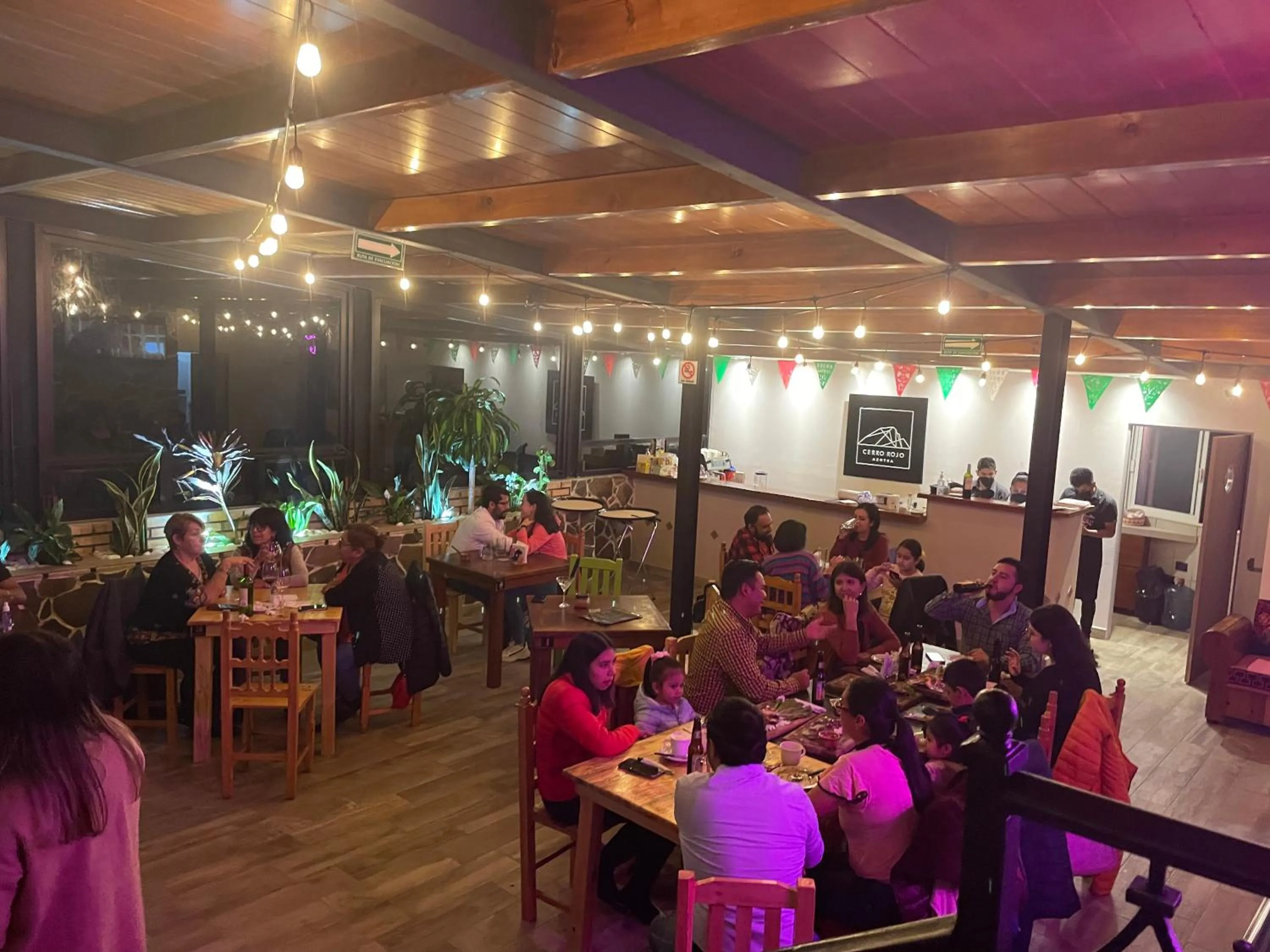 Restaurant/places to eat in Hotel & Suites Cerro Roj0