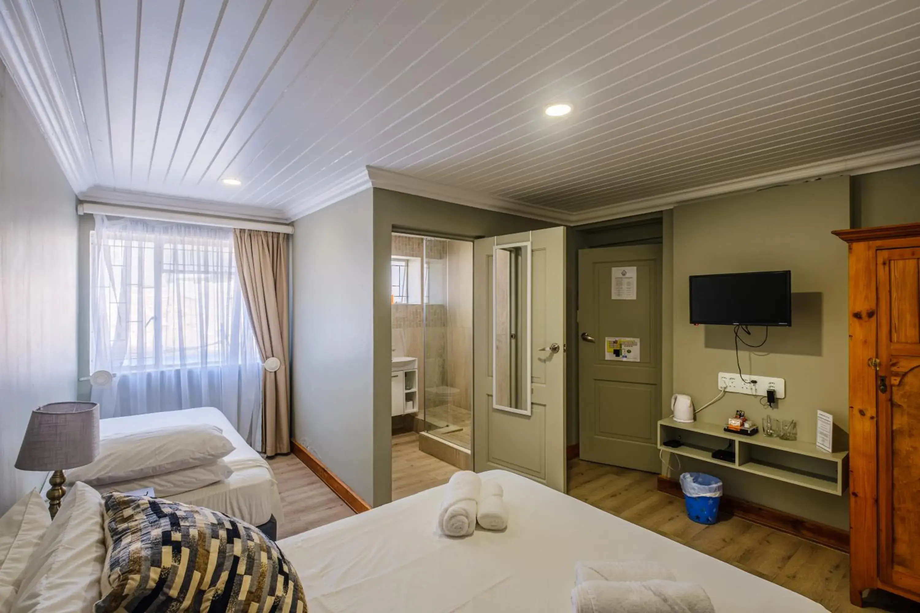 Basic Triple Room - single occupancy in Paternoster Hotel Basic Triple Room - single occupancy in Paternoster Hotel