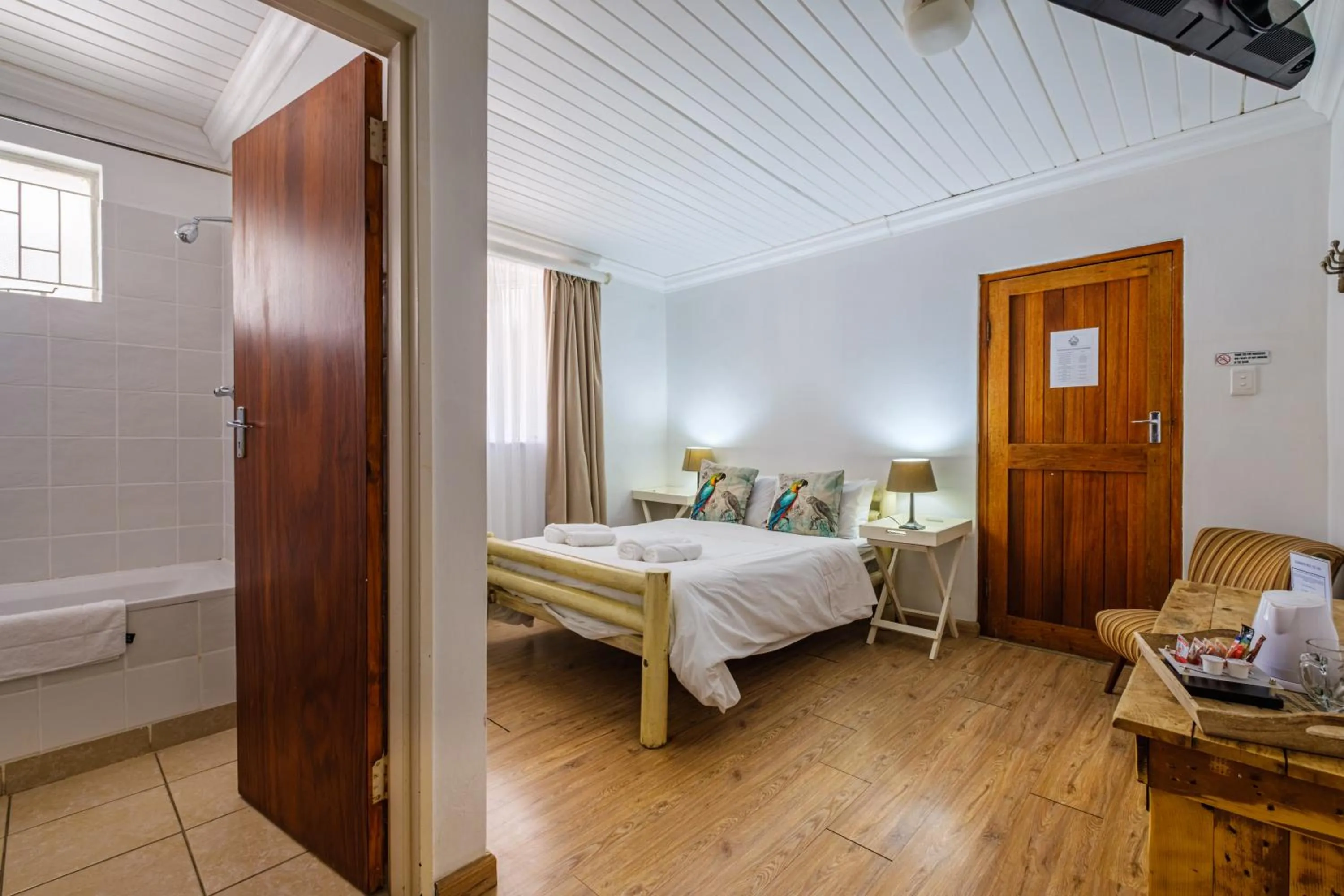 Photo of the whole room, Bed in Paternoster Hotel