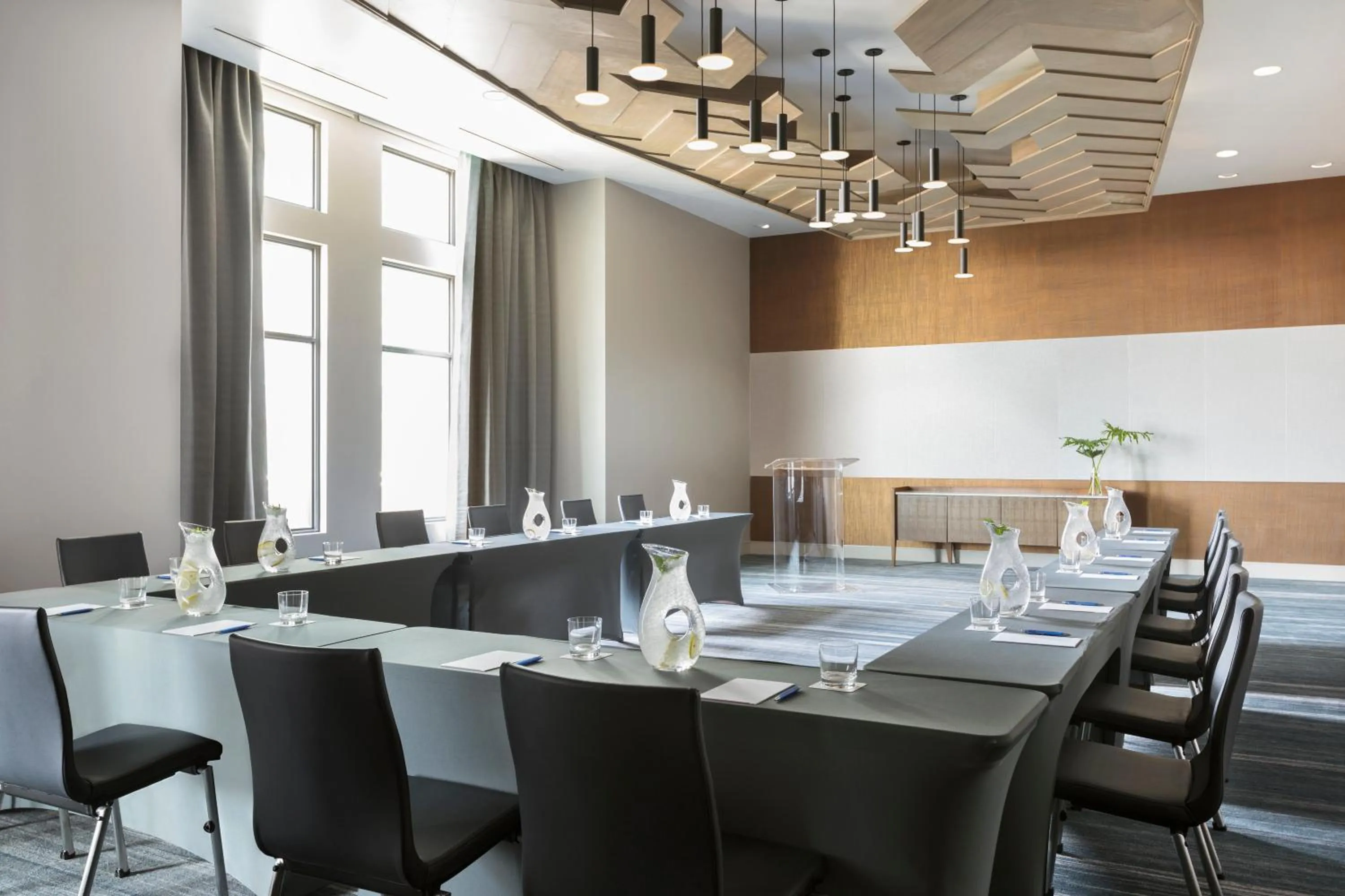 Meeting/conference room in Kimpton Aertson Hotel by IHG