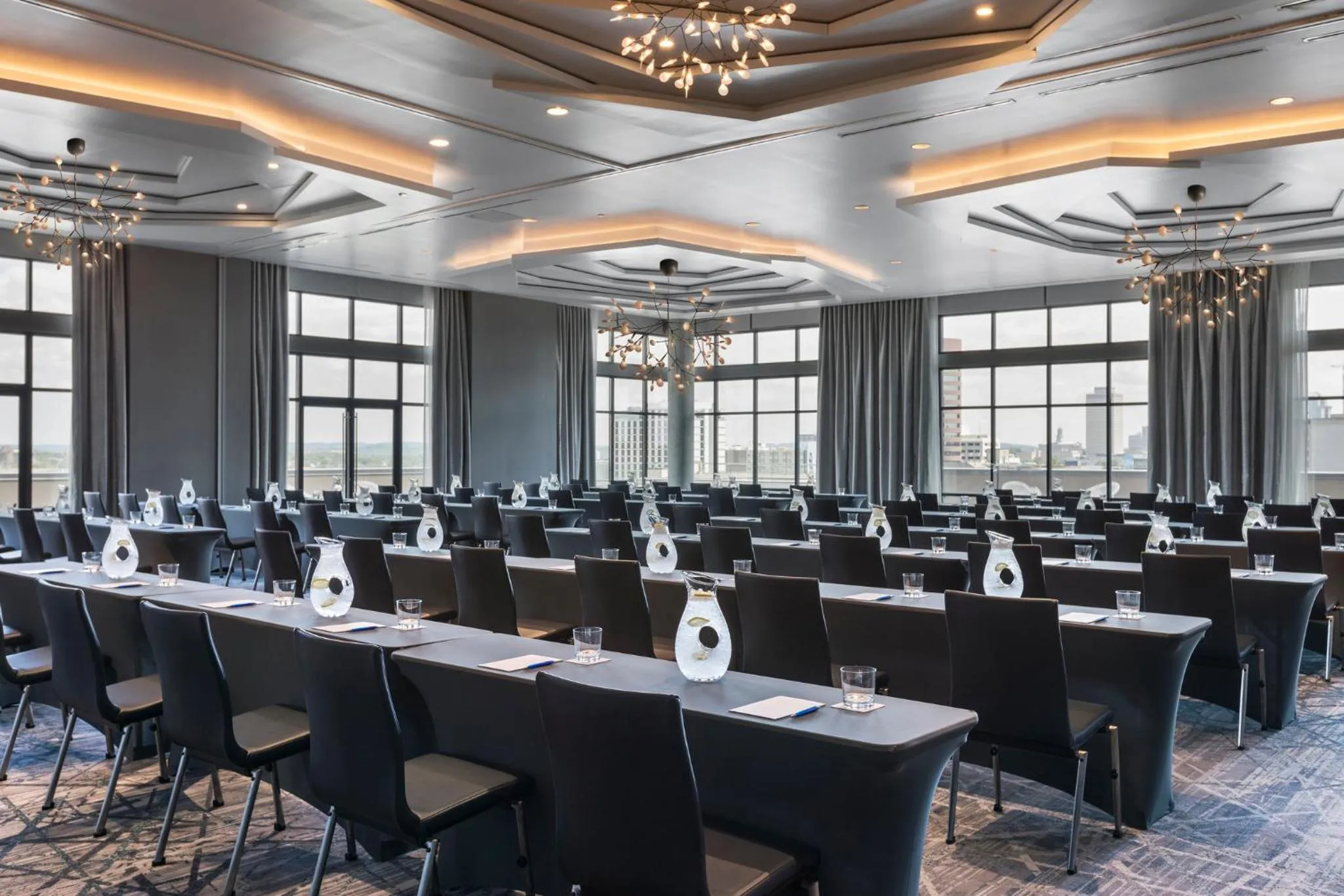 Meeting/conference room in Kimpton Aertson Hotel by IHG