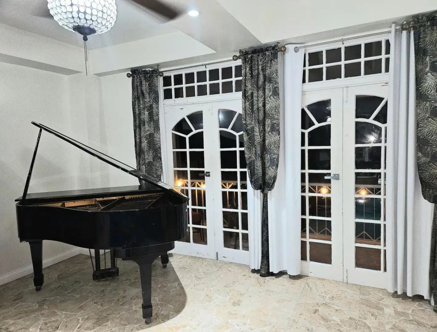 Living room in Seacastles by the beach/pool