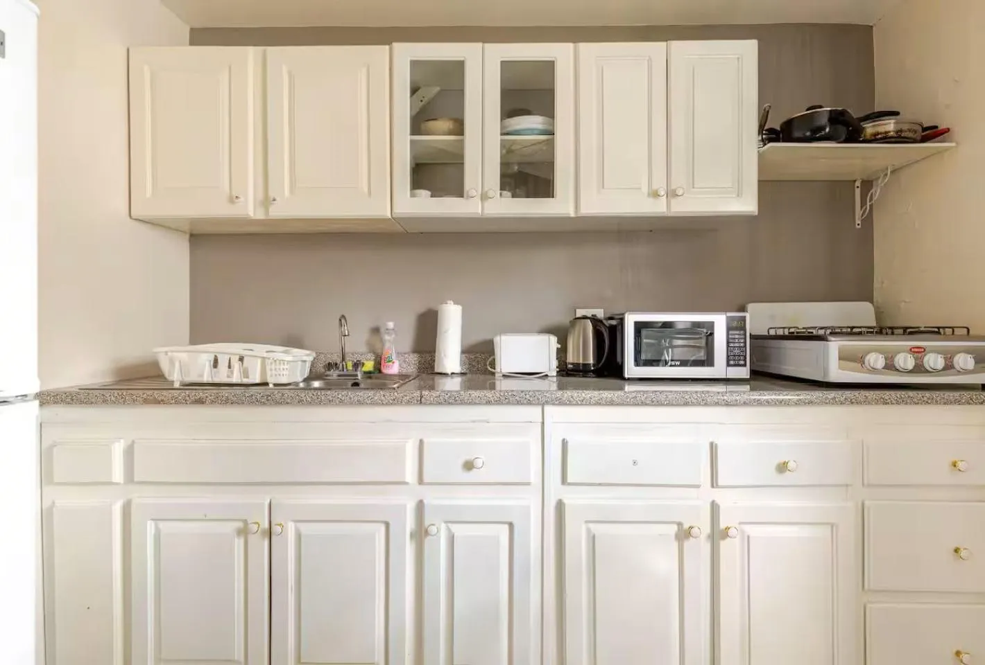 Kitchen or kitchenette in Seacastles by the beach/pool