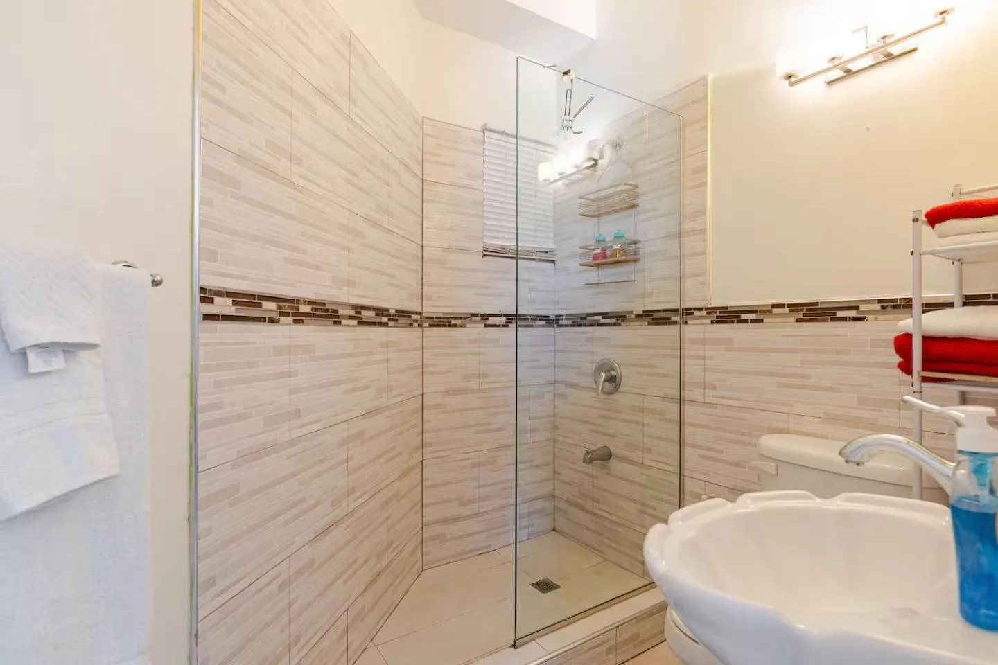 Seacastles by the beach/pool