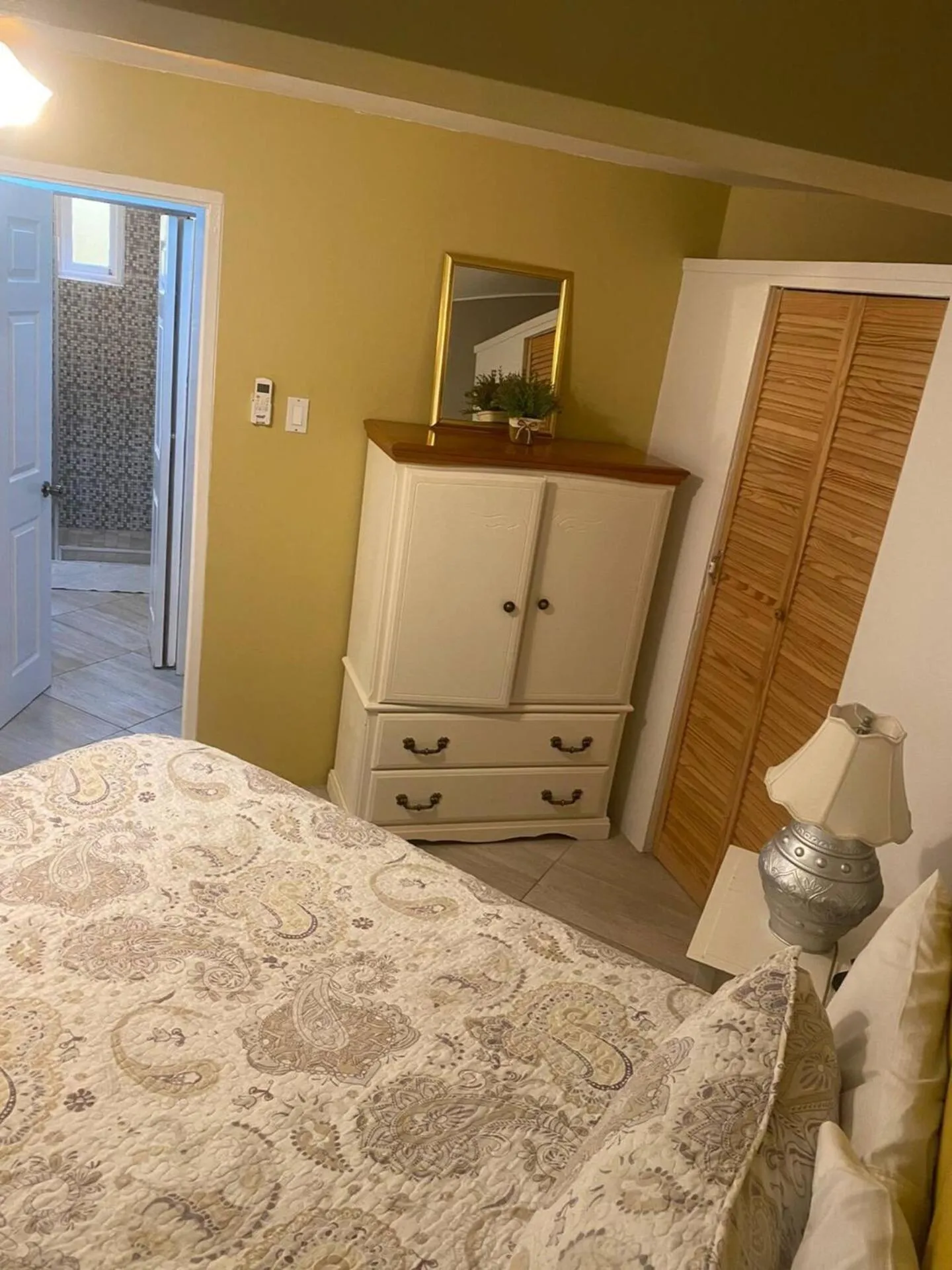 Bed in Seacastles by the beach/pool