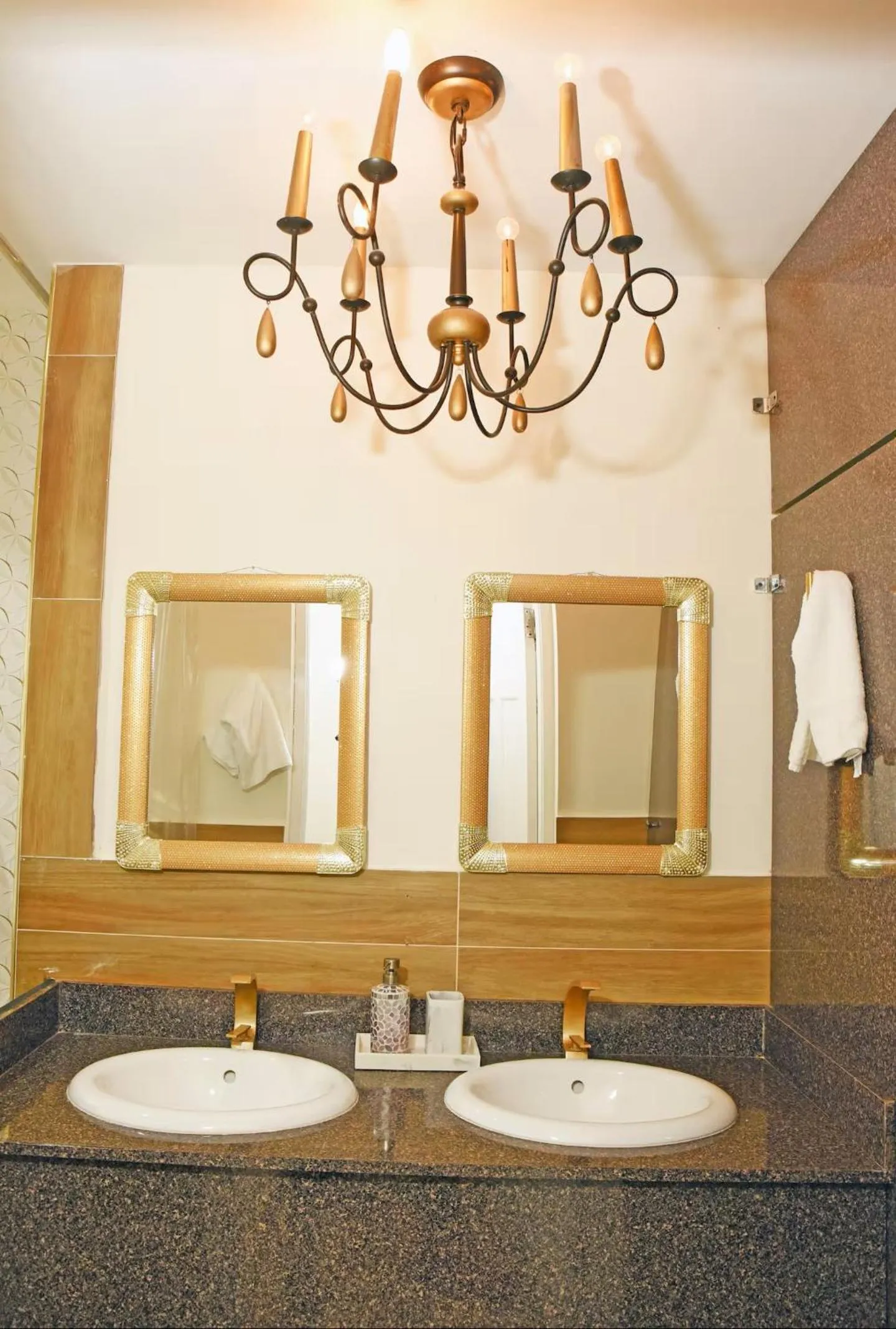 Bathroom in Seacastles by the beach/pool