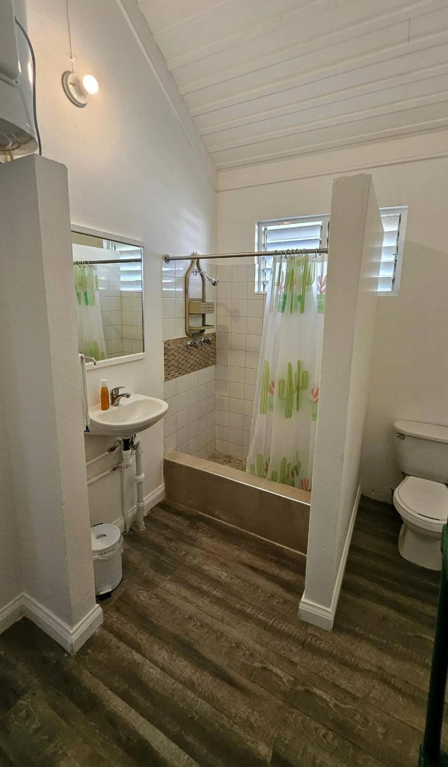 Toilet in Seacastles by the beach/pool