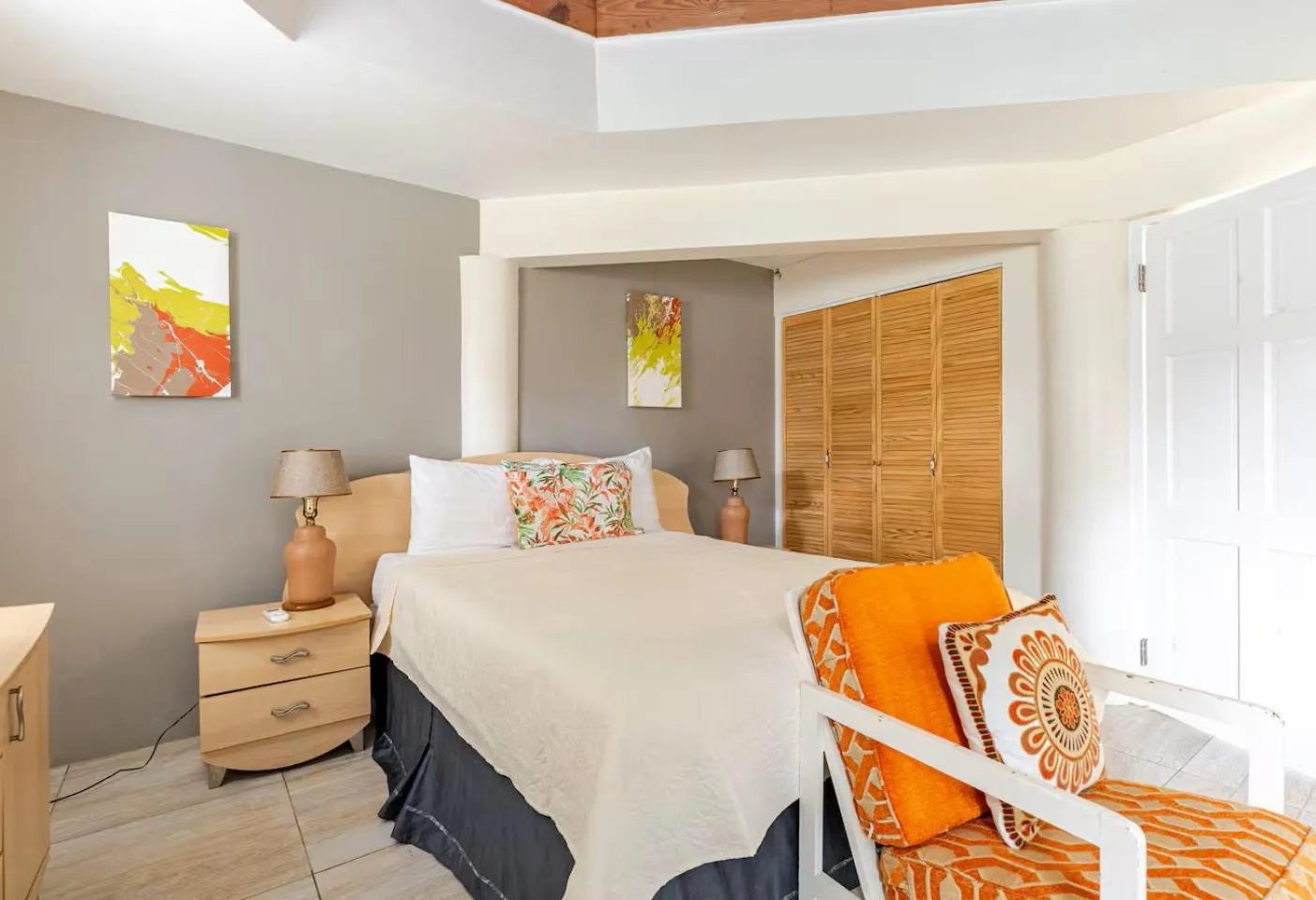 Bed in Seacastles by the beach/pool