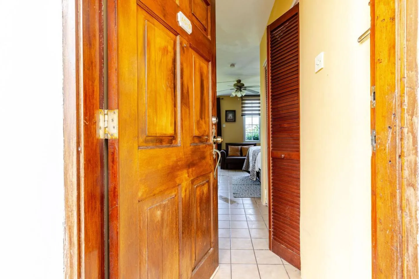 Facade/entrance in Seacastles by the beach/pool