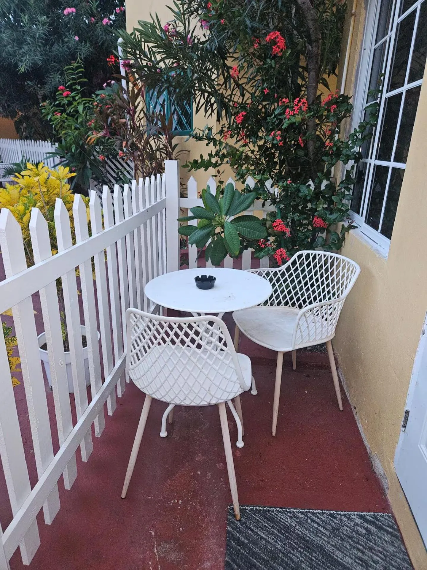 Patio in Seacastles by the beach/pool