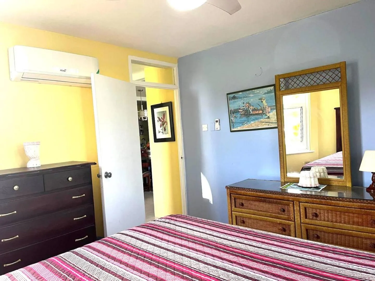 Bed in Seacastles by the beach/pool