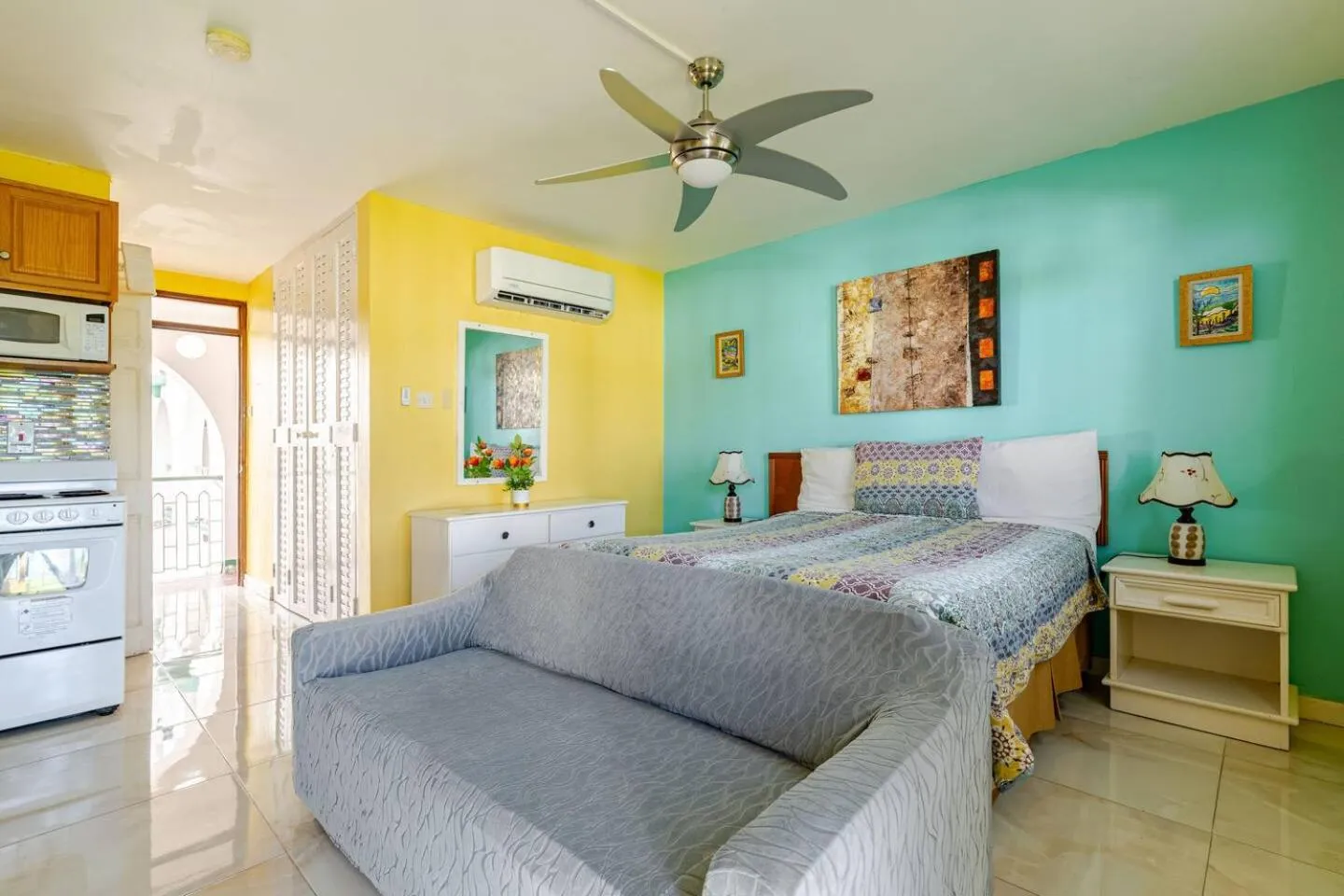 Bed in Seacastles by the beach/pool