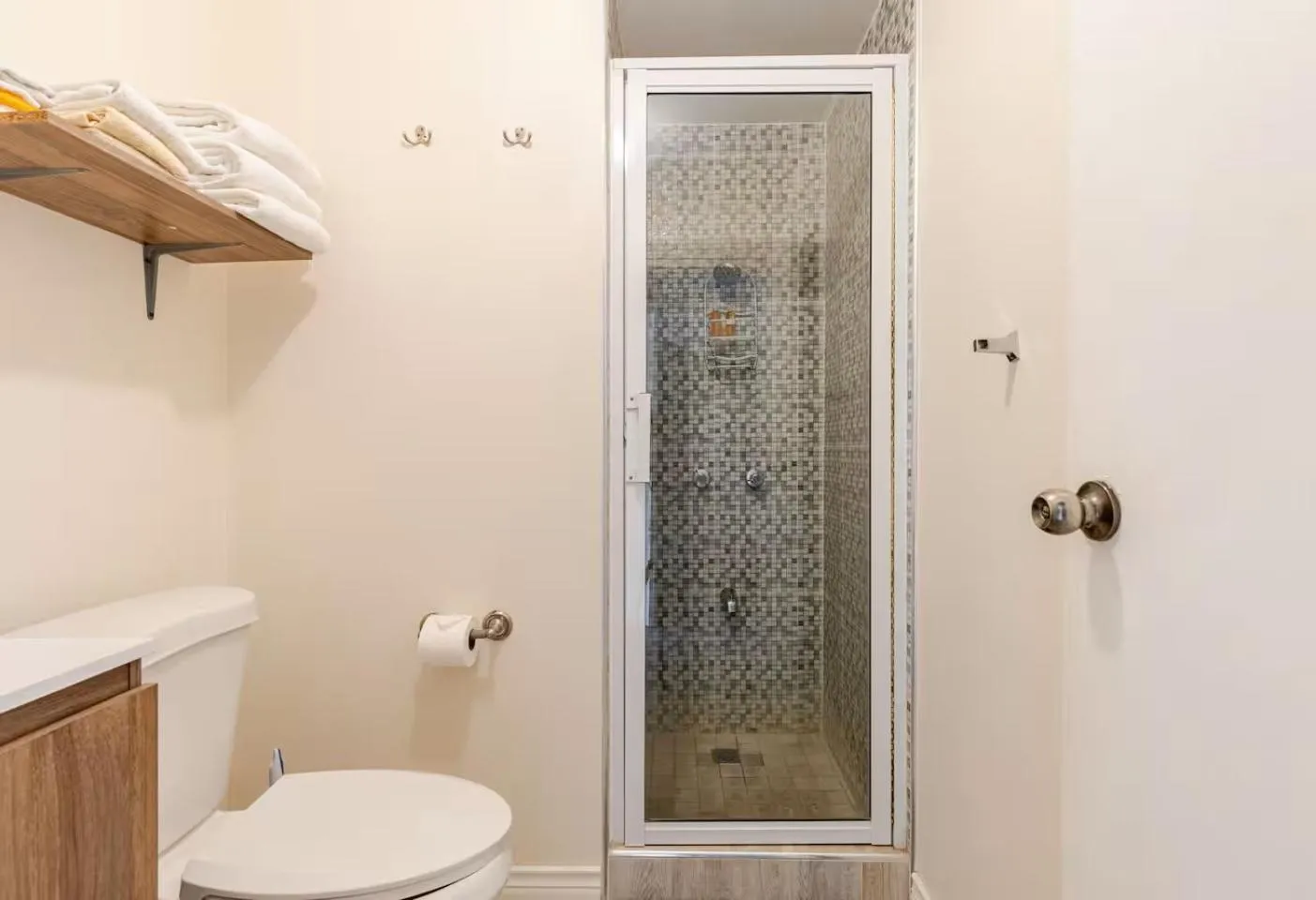 Toilet in Seacastles by the beach/pool